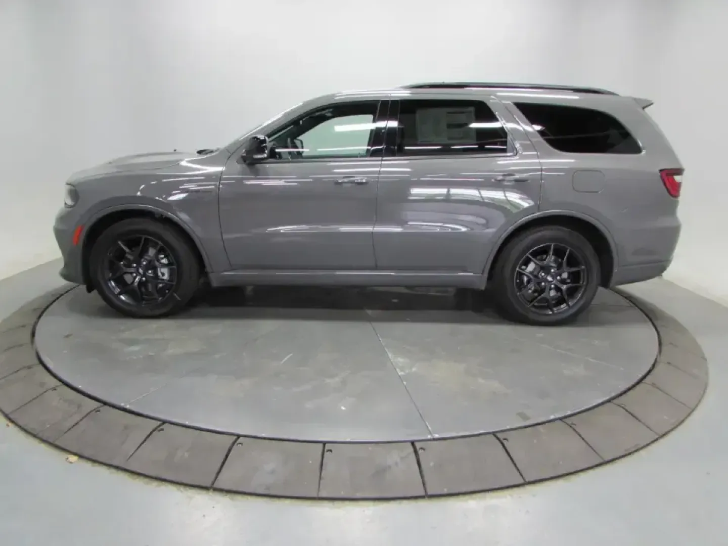 2026 /Black Dodge Durango GT Plus HEMI V8 (1C4SDJCT6TC) with an 5.7L V8 OHV 16V engine, Automatic transmission, located at 12830 Highway 21, De Soto, MO, 63020, (636) 337-7777, 38.153099, -90.573624 - Family hauler, commuter, and weekend road-trip machine all in one-this 2026 Dodge Durango GT Plus HEMI V8 is built for real life in Missouri. Whether you're loading up for a Cardinals game day run, tackling a long commute down Highway 21, or planning a Lake Tishomingo weekend with the kids and gear, - Photo#3