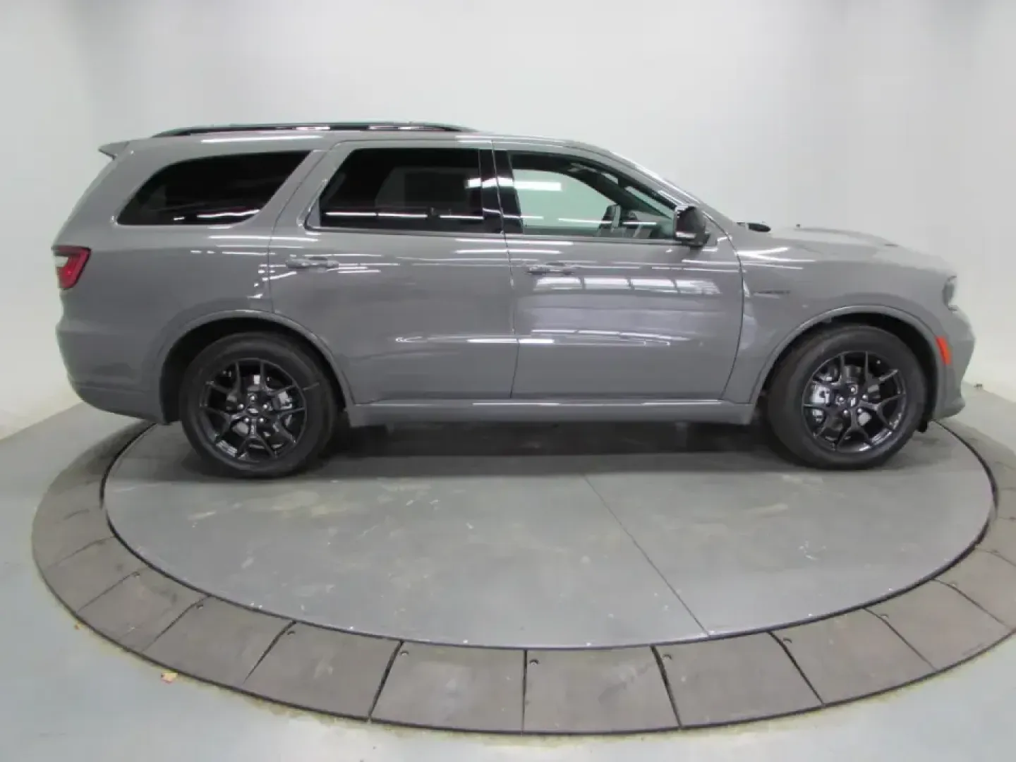 2026 /Black Dodge Durango GT Plus HEMI V8 (1C4SDJCT6TC) with an 5.7L V8 OHV 16V engine, Automatic transmission, located at 12830 Highway 21, De Soto, MO, 63020, (636) 337-7777, 38.153099, -90.573624 - Family hauler, commuter, and weekend road-trip machine all in one-this 2026 Dodge Durango GT Plus HEMI V8 is built for real life in Missouri. Whether you're loading up for a Cardinals game day run, tackling a long commute down Highway 21, or planning a Lake Tishomingo weekend with the kids and gear, - Photo#7