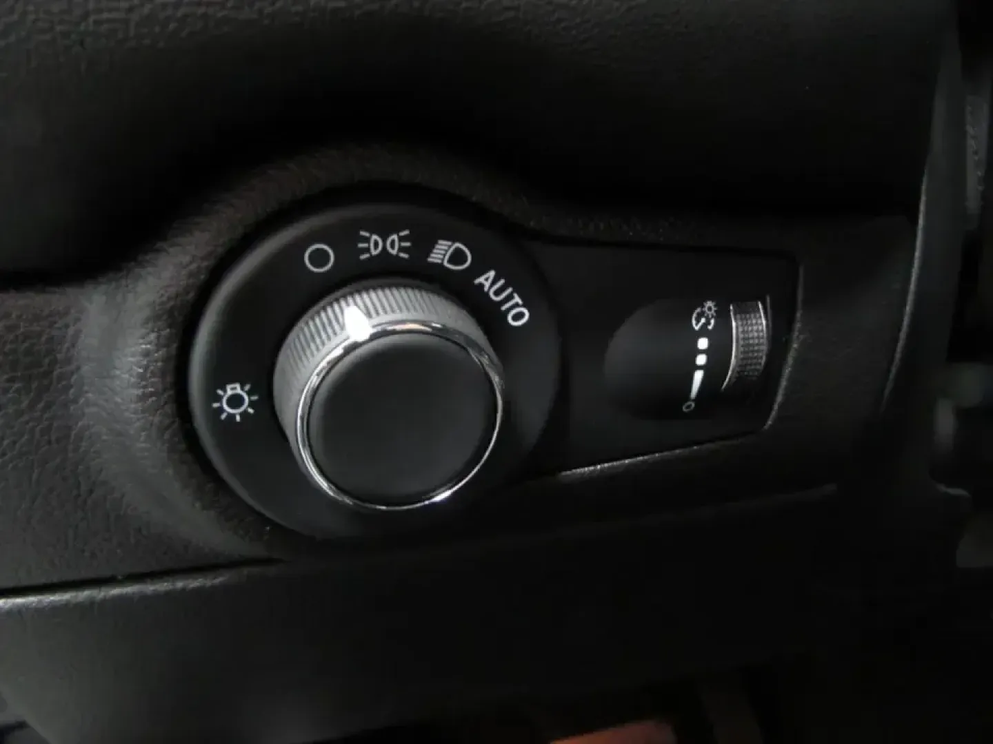 2026 /Black Dodge Durango GT Plus HEMI V8 (1C4SDJCT8TC) with an 5.7L V8 OHV 16V engine, Automatic transmission, located at 12830 Highway 21, De Soto, MO, 63020, (636) 337-7777, 38.153099, -90.573624 - Ready for family road trips, weekend lake runs, and confident year-round commuting in Jefferson County? This **2026 Dodge Durango GT Plus HEMI V8** is built for the lifestyle that demands real space, real power, and real traction-whether you're loading up for a getaway, shuttling kids to activities, - Photo#24