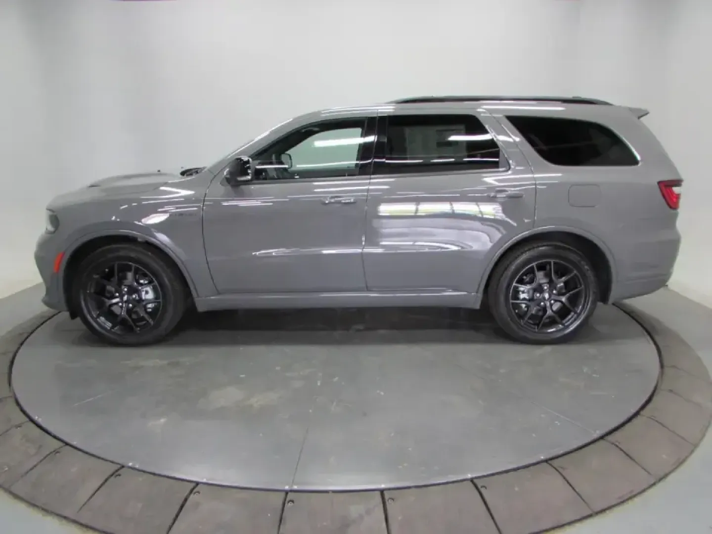 2026 /Black Dodge Durango GT Plus HEMI V8 (1C4SDJCT8TC) with an 5.7L V8 OHV 16V engine, Automatic transmission, located at 12830 Highway 21, De Soto, MO, 63020, (636) 337-7777, 38.153099, -90.573624 - Ready for family road trips, weekend lake runs, and confident year-round commuting in Jefferson County? This **2026 Dodge Durango GT Plus HEMI V8** is built for the lifestyle that demands real space, real power, and real traction-whether you're loading up for a getaway, shuttling kids to activities, - Photo#3