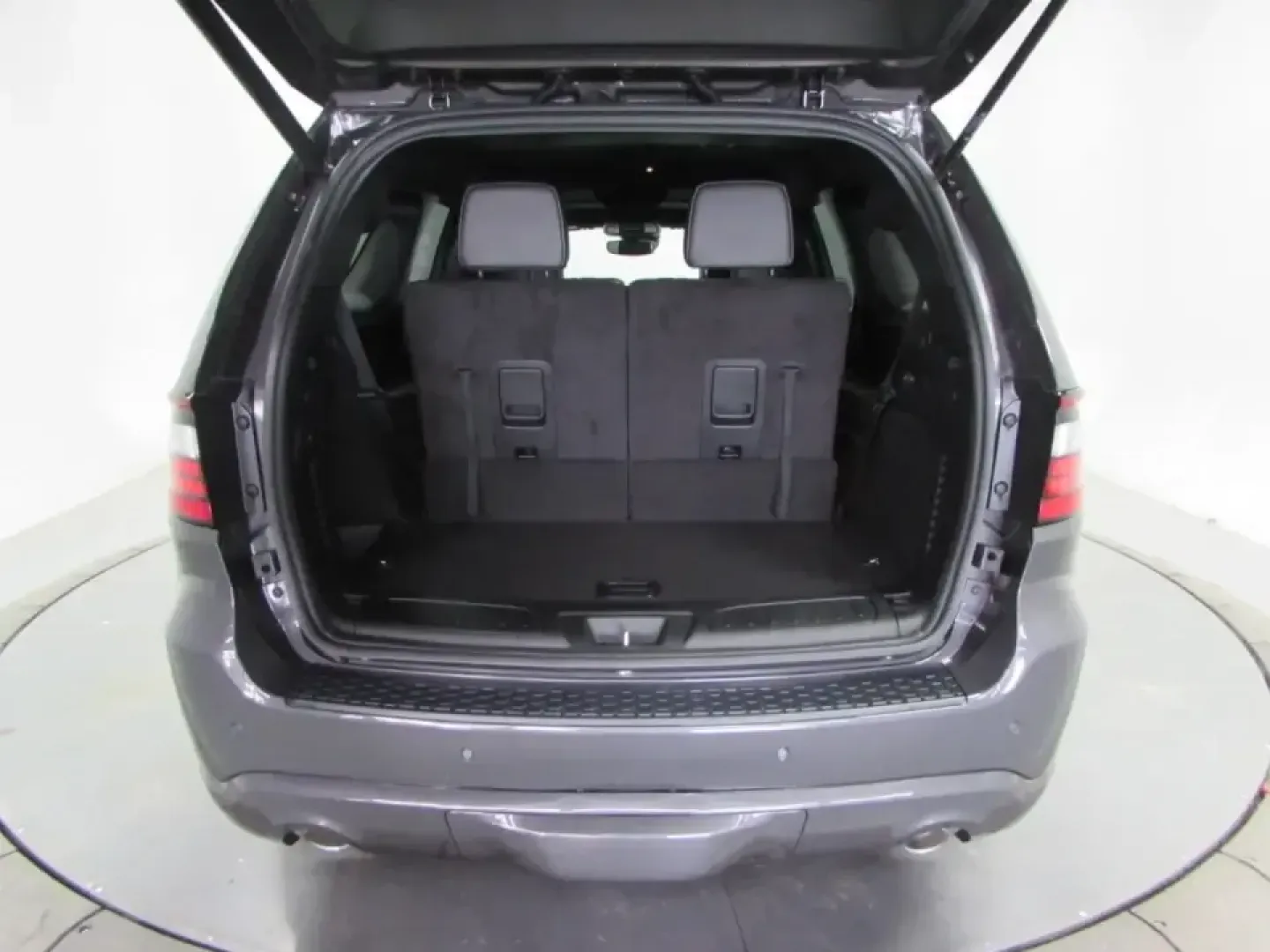 2026 /Black Dodge Durango GT Plus HEMI V8 (1C4SDJCT1TC) with an 5.7L V8 OHV 16V engine, Automatic transmission, located at 12830 Highway 21, De Soto, MO, 63020, (636) 337-7777, 38.153099, -90.573624 - Need one SUV that can handle school-drop chaos, a long I55 commute, and a loaded-up weekend run to the Ozarks without breaking a sweat? This 2026 Dodge Durango R/T AWD is built for exactly that lifestyle-muscular V8 power, confident all-wheel traction, and three-row practicality wrapped in a head-tu - Photo#10