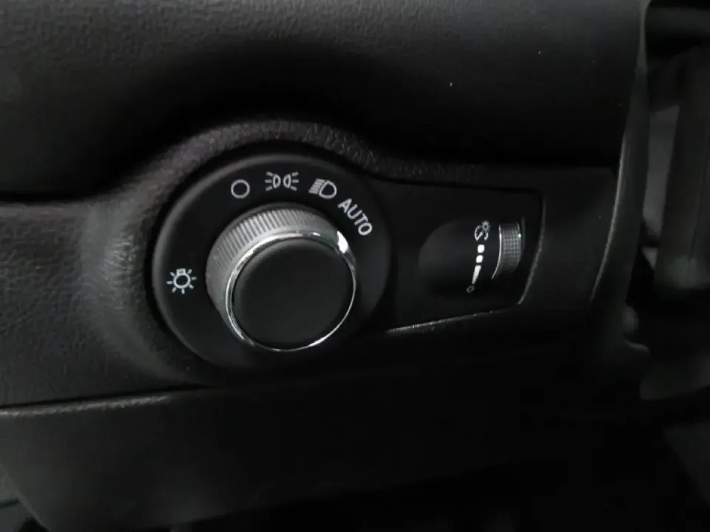 2026 /Black Dodge Durango GT Plus HEMI V8 (1C4SDJCT1TC) with an 5.7L V8 OHV 16V engine, Automatic transmission, located at 12830 Highway 21, De Soto, MO, 63020, (636) 337-7777, 38.153099, -90.573624 - Need one SUV that can handle school-drop chaos, a long I55 commute, and a loaded-up weekend run to the Ozarks without breaking a sweat? This 2026 Dodge Durango R/T AWD is built for exactly that lifestyle-muscular V8 power, confident all-wheel traction, and three-row practicality wrapped in a head-tu - Photo#24