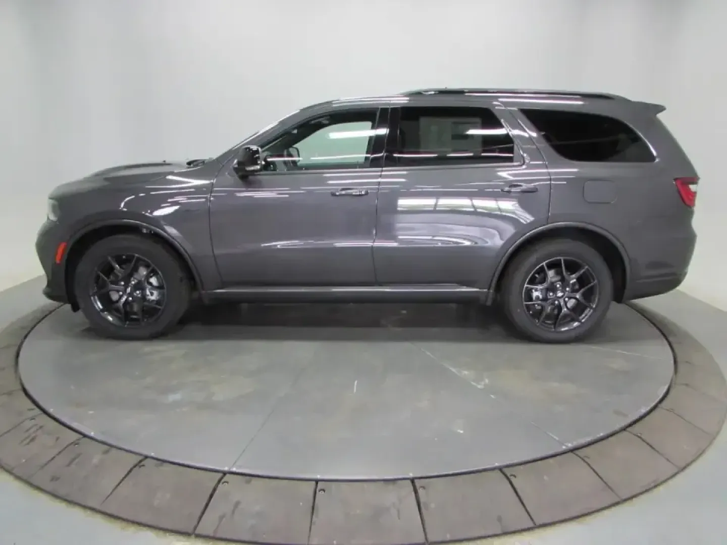 2026 /Black Dodge Durango GT Plus HEMI V8 (1C4SDJCT1TC) with an 5.7L V8 OHV 16V engine, Automatic transmission, located at 12830 Highway 21, De Soto, MO, 63020, (636) 337-7777, 38.153099, -90.573624 - Need one SUV that can handle school-drop chaos, a long I55 commute, and a loaded-up weekend run to the Ozarks without breaking a sweat? This 2026 Dodge Durango R/T AWD is built for exactly that lifestyle-muscular V8 power, confident all-wheel traction, and three-row practicality wrapped in a head-tu - Photo#3