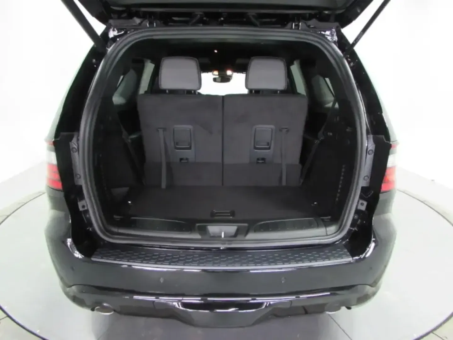 2026 /Black Dodge Durango GT Plus HEMI V8 (1C4SDJCT2TC) with an 5.7L V8 OHV 16V engine, Automatic transmission, located at 12830 Highway 21, De Soto, MO, 63020, (636) 337-7777, 38.153099, -90.573624 - Built for families who pack the week with school runs and the weekend with getaways, this 2026 Dodge Durango R/T AWD is the kind of SUV that makes every mile feel like part of the plan-whether you're cruising to St. Louis for a game, heading down Highway 21 toward a quiet campsite, or simply tacklin - Photo#10