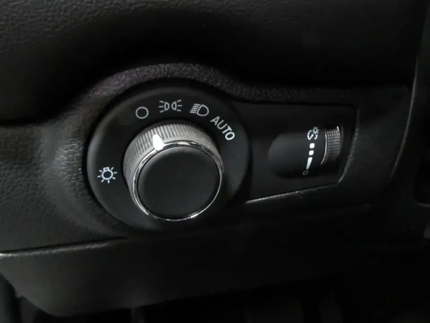 2026 /Black Dodge Durango GT Plus HEMI V8 (1C4SDJCT2TC) with an 5.7L V8 OHV 16V engine, Automatic transmission, located at 12830 Highway 21, De Soto, MO, 63020, (636) 337-7777, 38.153099, -90.573624 - Built for families who pack the week with school runs and the weekend with getaways, this 2026 Dodge Durango R/T AWD is the kind of SUV that makes every mile feel like part of the plan-whether you're cruising to St. Louis for a game, heading down Highway 21 toward a quiet campsite, or simply tacklin - Photo#24