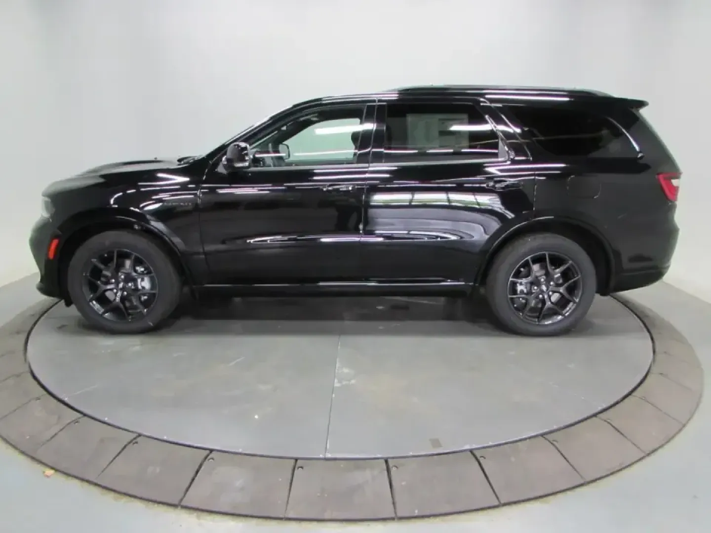 2026 /Black Dodge Durango GT Plus HEMI V8 (1C4SDJCT2TC) with an 5.7L V8 OHV 16V engine, Automatic transmission, located at 12830 Highway 21, De Soto, MO, 63020, (636) 337-7777, 38.153099, -90.573624 - Built for families who pack the week with school runs and the weekend with getaways, this 2026 Dodge Durango R/T AWD is the kind of SUV that makes every mile feel like part of the plan-whether you're cruising to St. Louis for a game, heading down Highway 21 toward a quiet campsite, or simply tacklin - Photo#3