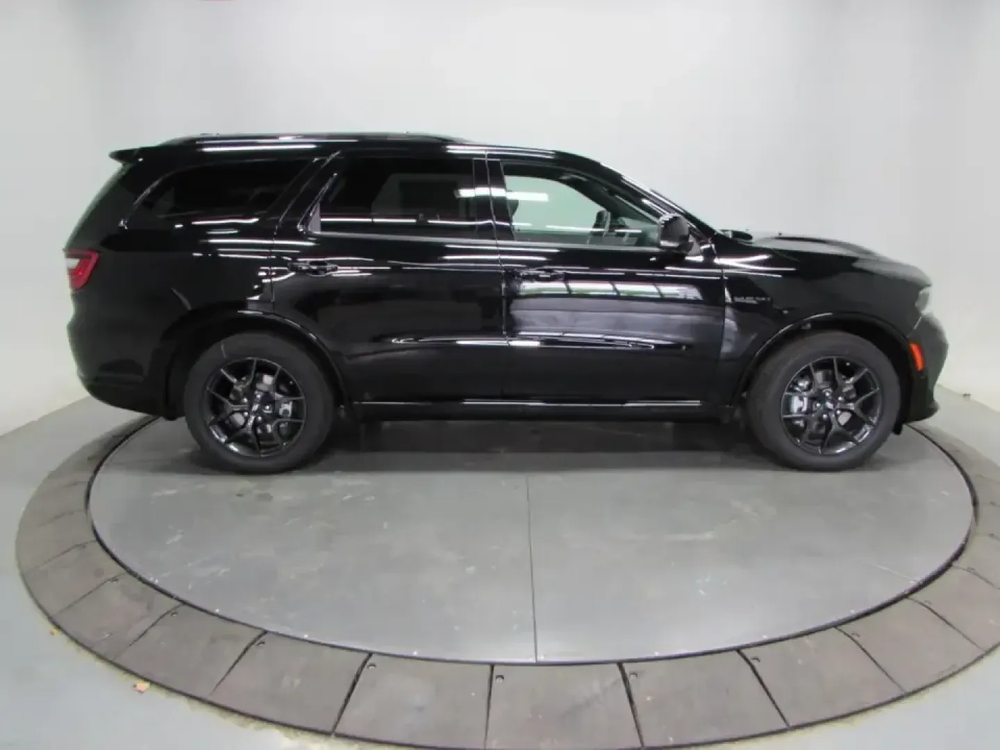 2026 /Black Dodge Durango GT Plus HEMI V8 (1C4SDJCT2TC) with an 5.7L V8 OHV 16V engine, Automatic transmission, located at 12830 Highway 21, De Soto, MO, 63020, (636) 337-7777, 38.153099, -90.573624 - Built for families who pack the week with school runs and the weekend with getaways, this 2026 Dodge Durango R/T AWD is the kind of SUV that makes every mile feel like part of the plan-whether you're cruising to St. Louis for a game, heading down Highway 21 toward a quiet campsite, or simply tacklin - Photo#7
