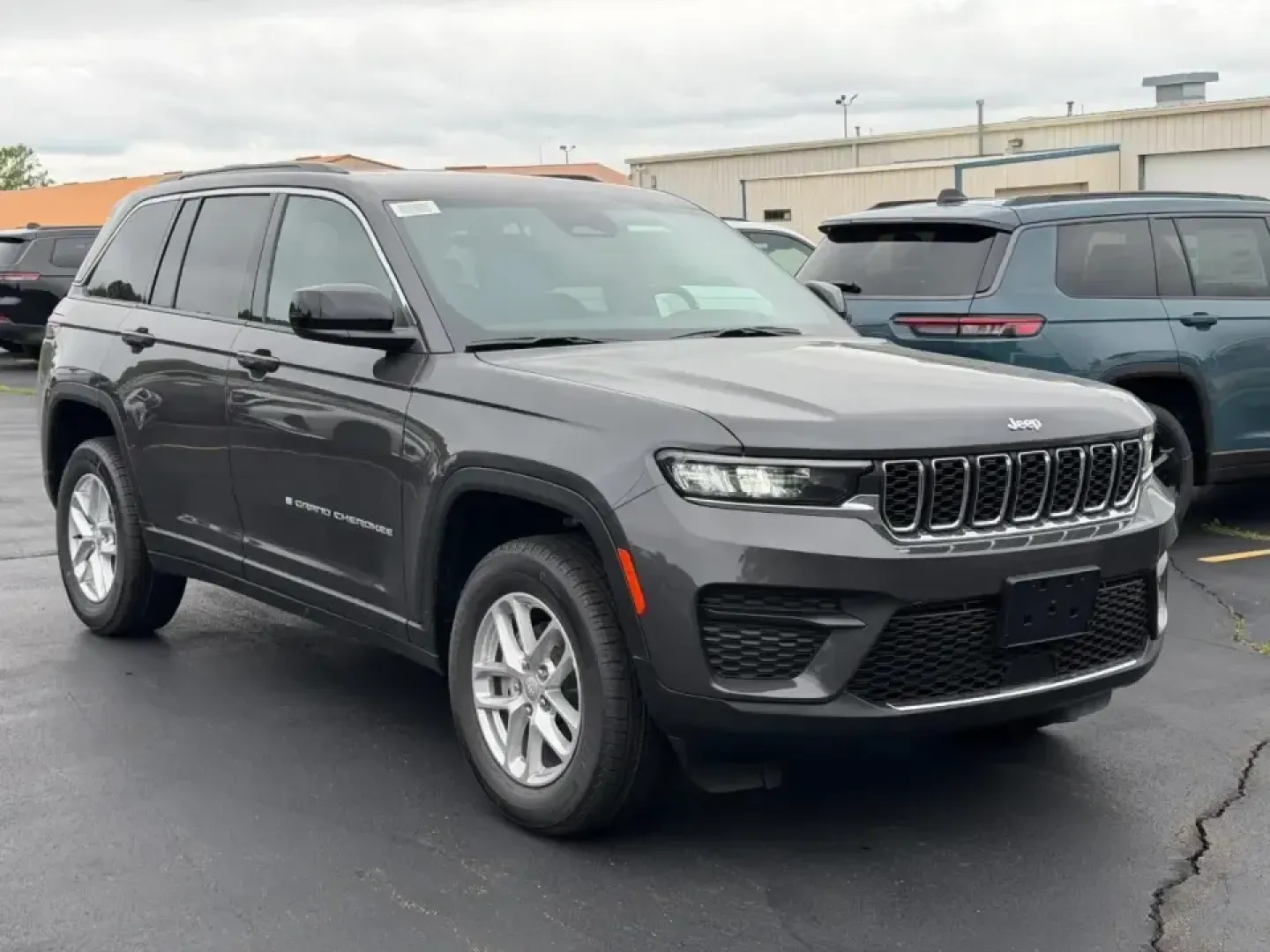 2026 /Global Black Cloth Jeep Grand Cherokee Laredo (1C4RJHAGXTC) with an 3.6L V6 engine, 8A transmission, located at 970 Woodlawn Dr., Farmington, MO, 63640, (573) 431-7800, 37.825642, -90.468674 - Whether your weekends mean lake days at St. Joe State Park, a family road trip down US-67, or confident winter commuting through Farmington and the nearby Park Hills/Bonne Terre area, this 2026 Jeep Grand Cherokee Laredo 4WD is built for real-life Missouri driving. With just 5 miles, it delivers tha - Photo#0