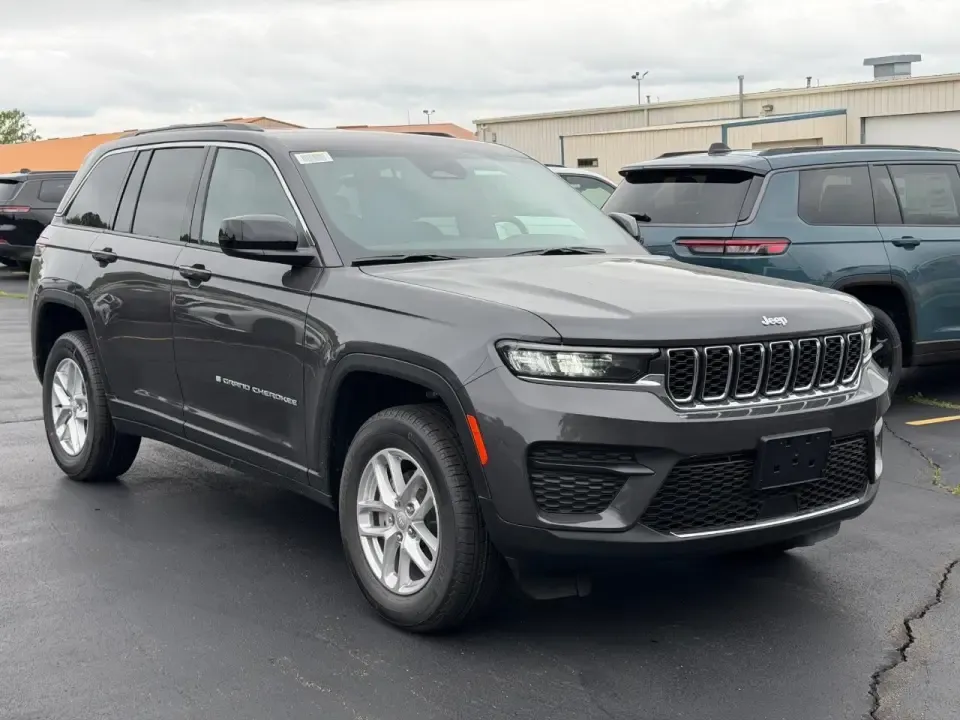 2026 Jeep Grand Cherokee Laredo 4WD