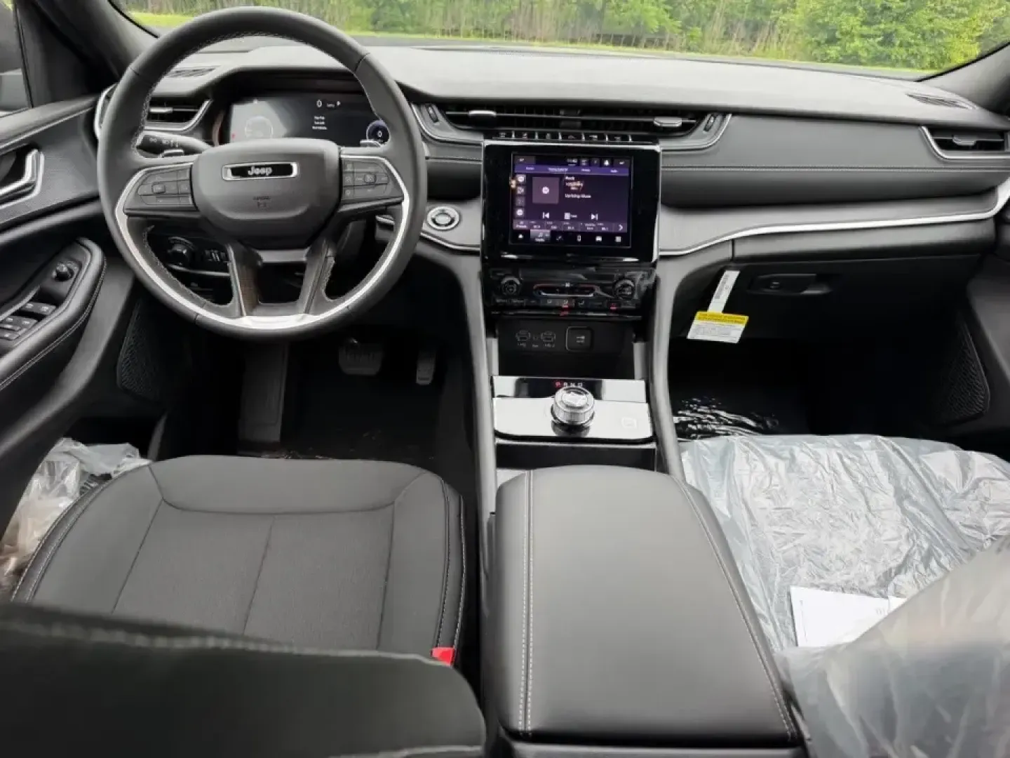 2026 /Global Black Cloth Jeep Grand Cherokee Laredo (1C4RJHAGXTC) with an 3.6L V6 engine, 8A transmission, located at 970 Woodlawn Dr., Farmington, MO, 63640, (573) 431-7800, 37.825642, -90.468674 - Whether your weekends mean lake days at St. Joe State Park, a family road trip down US-67, or confident winter commuting through Farmington and the nearby Park Hills/Bonne Terre area, this 2026 Jeep Grand Cherokee Laredo 4WD is built for real-life Missouri driving. With just 5 miles, it delivers tha - Photo#9