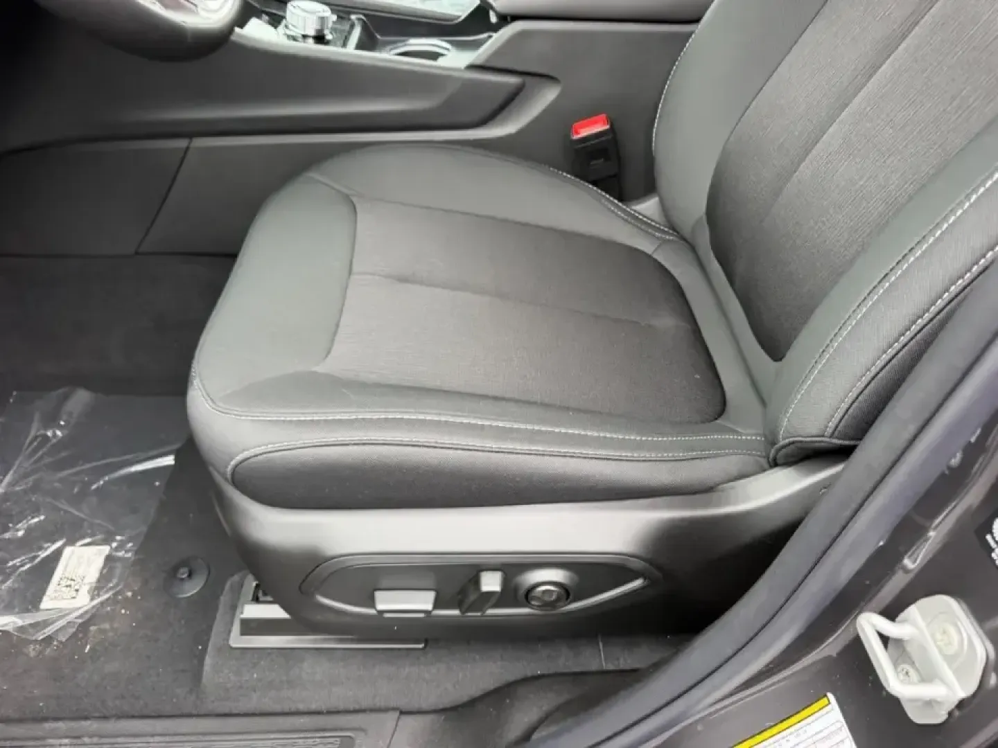 2026 /Global Black Cloth Jeep Grand Cherokee Laredo (1C4RJHAGXTC) with an 3.6L V6 engine, 8A transmission, located at 970 Woodlawn Dr., Farmington, MO, 63640, (573) 431-7800, 37.825642, -90.468674 - Whether your weekends mean lake days at St. Joe State Park, a family road trip down US-67, or confident winter commuting through Farmington and the nearby Park Hills/Bonne Terre area, this 2026 Jeep Grand Cherokee Laredo 4WD is built for real-life Missouri driving. With just 5 miles, it delivers tha - Photo#18