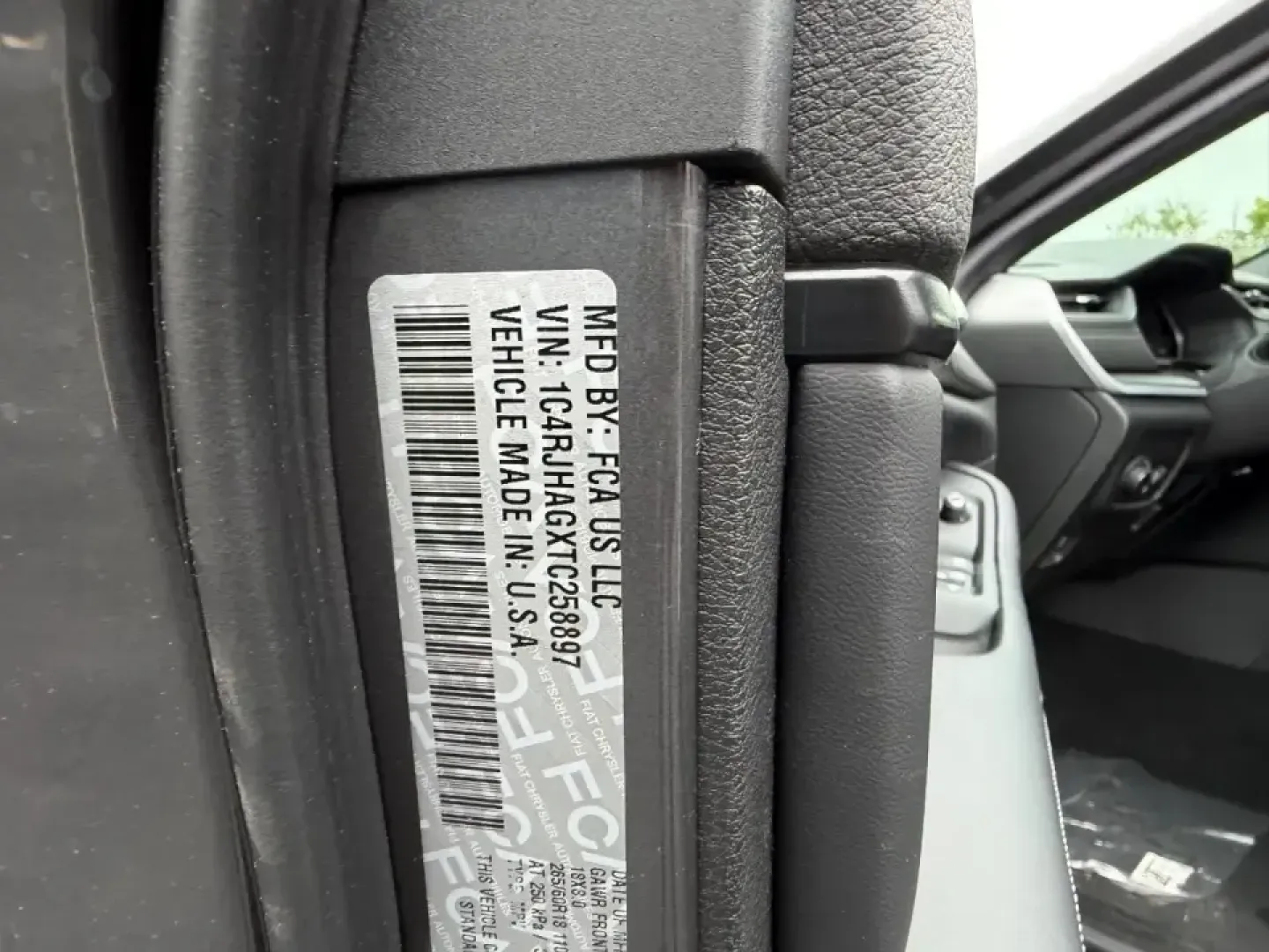 2026 /Global Black Cloth Jeep Grand Cherokee Laredo (1C4RJHAGXTC) with an 3.6L V6 engine, 8A transmission, located at 970 Woodlawn Dr., Farmington, MO, 63640, (573) 431-7800, 37.825642, -90.468674 - Whether your weekends mean lake days at St. Joe State Park, a family road trip down US-67, or confident winter commuting through Farmington and the nearby Park Hills/Bonne Terre area, this 2026 Jeep Grand Cherokee Laredo 4WD is built for real-life Missouri driving. With just 5 miles, it delivers tha - Photo#21