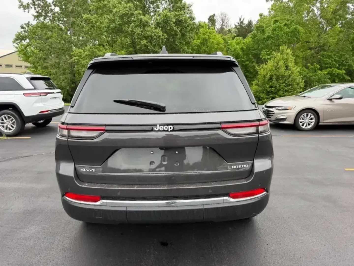 2026 /Global Black Cloth Jeep Grand Cherokee Laredo (1C4RJHAGXTC) with an 3.6L V6 engine, 8A transmission, located at 970 Woodlawn Dr., Farmington, MO, 63640, (573) 431-7800, 37.825642, -90.468674 - Whether your weekends mean lake days at St. Joe State Park, a family road trip down US-67, or confident winter commuting through Farmington and the nearby Park Hills/Bonne Terre area, this 2026 Jeep Grand Cherokee Laredo 4WD is built for real-life Missouri driving. With just 5 miles, it delivers tha - Photo#3