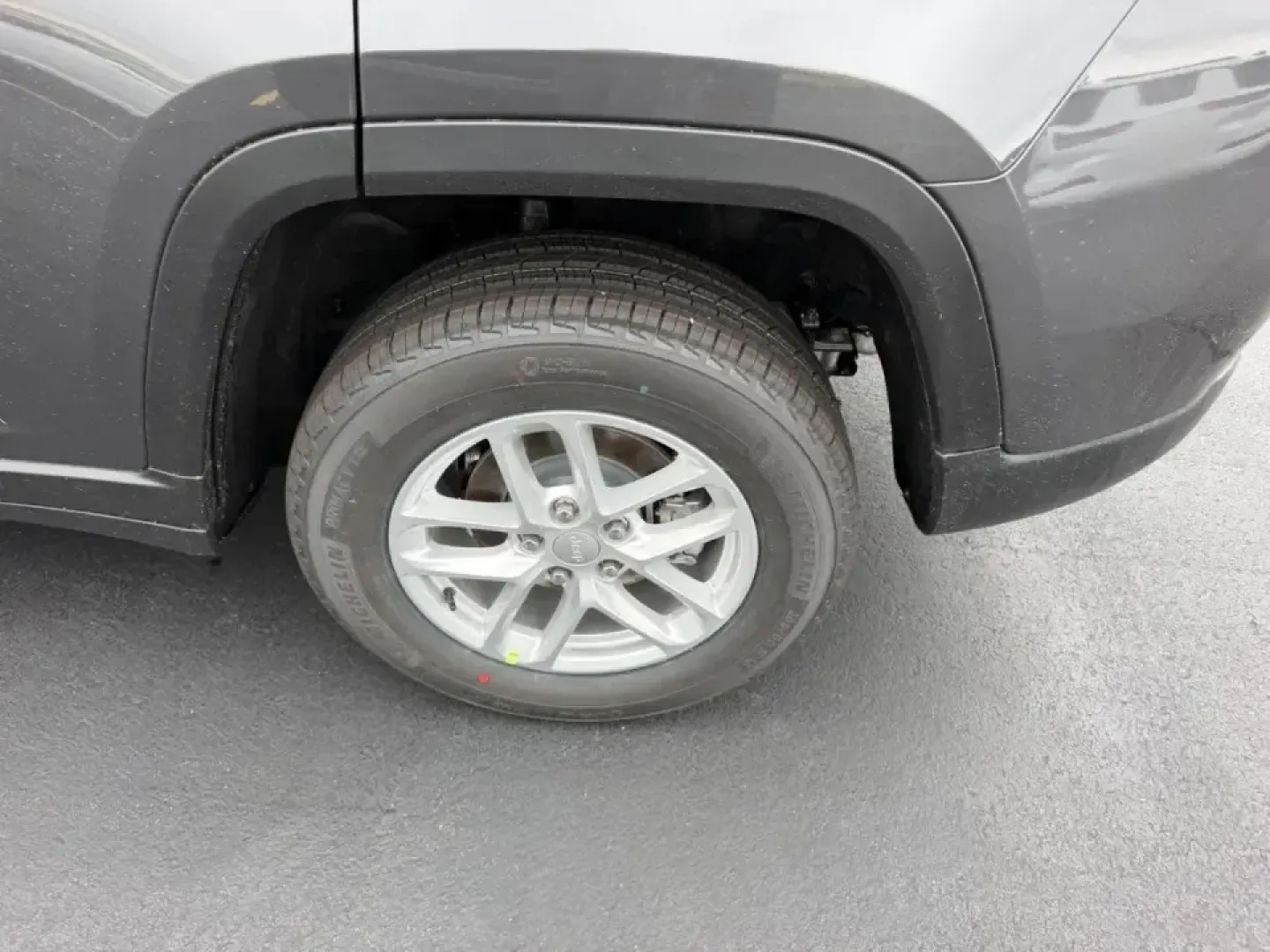 2026 /Global Black Cloth Jeep Grand Cherokee Laredo (1C4RJHAGXTC) with an 3.6L V6 engine, 8A transmission, located at 970 Woodlawn Dr., Farmington, MO, 63640, (573) 431-7800, 37.825642, -90.468674 - Whether your weekends mean lake days at St. Joe State Park, a family road trip down US-67, or confident winter commuting through Farmington and the nearby Park Hills/Bonne Terre area, this 2026 Jeep Grand Cherokee Laredo 4WD is built for real-life Missouri driving. With just 5 miles, it delivers tha - Photo#5