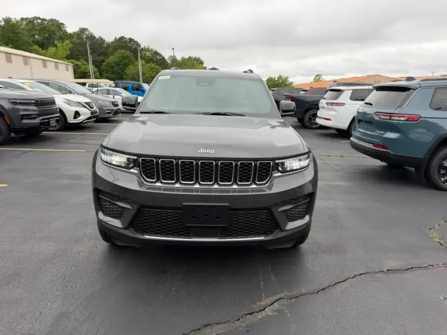 2026 /Global Black Cloth Jeep Grand Cherokee Laredo (1C4RJHAGXTC) with an 3.6L V6 engine, 8A transmission, located at 970 Woodlawn Dr., Farmington, MO, 63640, (573) 431-7800, 37.825642, -90.468674 - Whether your weekends mean lake days at St. Joe State Park, a family road trip down US-67, or confident winter commuting through Farmington and the nearby Park Hills/Bonne Terre area, this 2026 Jeep Grand Cherokee Laredo 4WD is built for real-life Missouri driving. With just 5 miles, it delivers tha - Photo#7