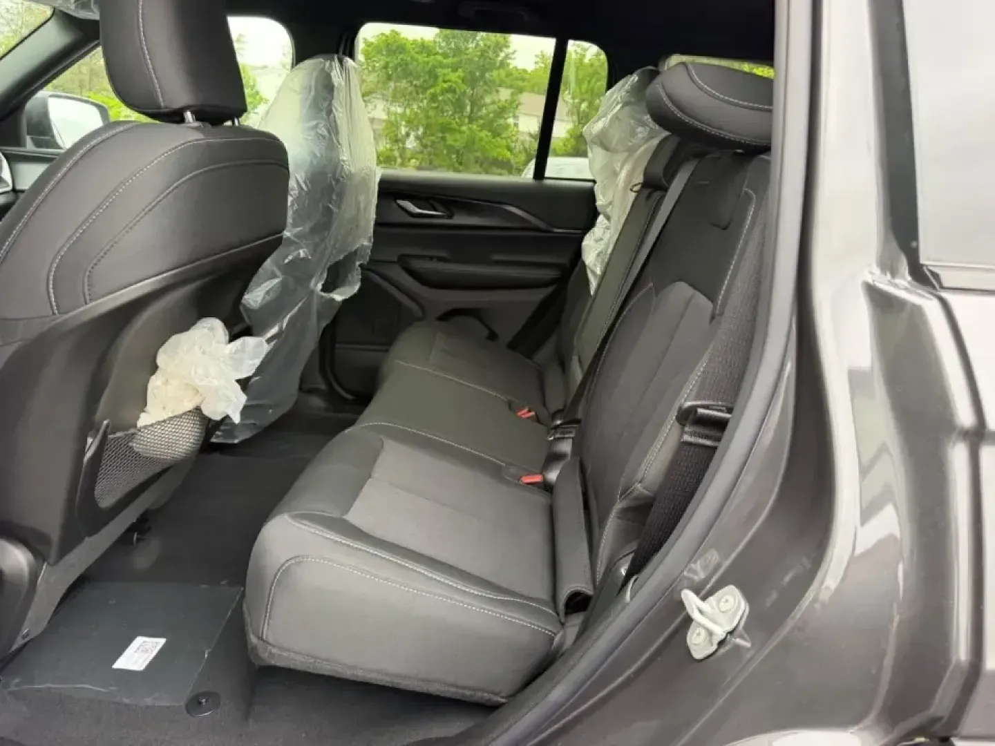 2026 /Global Black Cloth Jeep Grand Cherokee Laredo (1C4RJHAGXTC) with an 3.6L V6 engine, 8A transmission, located at 970 Woodlawn Dr., Farmington, MO, 63640, (573) 431-7800, 37.825642, -90.468674 - Whether your weekends mean lake days at St. Joe State Park, a family road trip down US-67, or confident winter commuting through Farmington and the nearby Park Hills/Bonne Terre area, this 2026 Jeep Grand Cherokee Laredo 4WD is built for real-life Missouri driving. With just 5 miles, it delivers tha - Photo#8