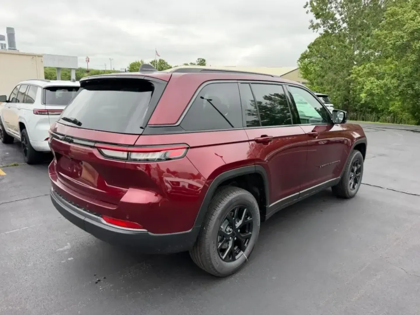 2026 /Global Black Suede Jeep Grand Cherokee Laredo Altitude (1C4RJHAR4TC) with an 2.0L engine, 8A transmission, located at 970 Woodlawn Dr., Farmington, MO, 63640, (573) 431-7800, 37.825642, -90.468674 - Built for families who juggle school drop-offs, long commutes, and weekend getaways to the Ozarks, this **2026 Jeep Grand Cherokee Altitude** is the kind of SUV that makes everyday driving feel like a small upgrade in lifestyle. With just **11 miles**, it's essentially new-ideal for shoppers who wan - Photo#2
