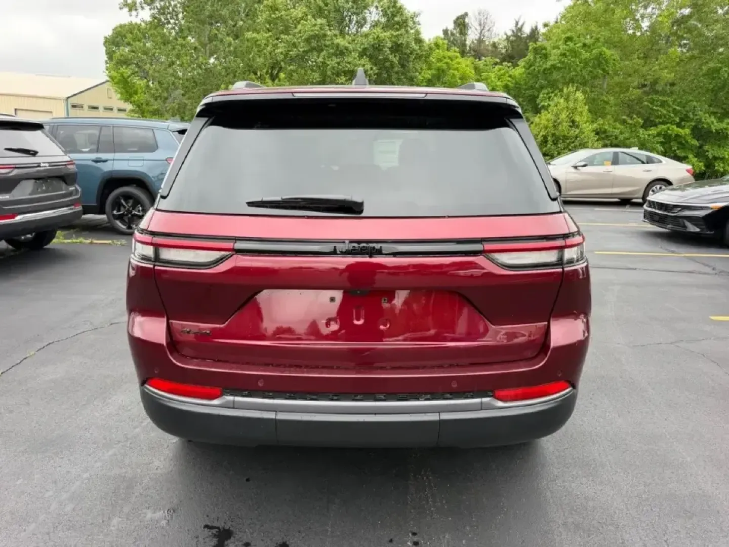 2026 /Global Black Suede Jeep Grand Cherokee Laredo Altitude (1C4RJHAR4TC) with an 2.0L engine, 8A transmission, located at 970 Woodlawn Dr., Farmington, MO, 63640, (573) 431-7800, 37.825642, -90.468674 - Built for families who juggle school drop-offs, long commutes, and weekend getaways to the Ozarks, this **2026 Jeep Grand Cherokee Altitude** is the kind of SUV that makes everyday driving feel like a small upgrade in lifestyle. With just **11 miles**, it's essentially new-ideal for shoppers who wan - Photo#3