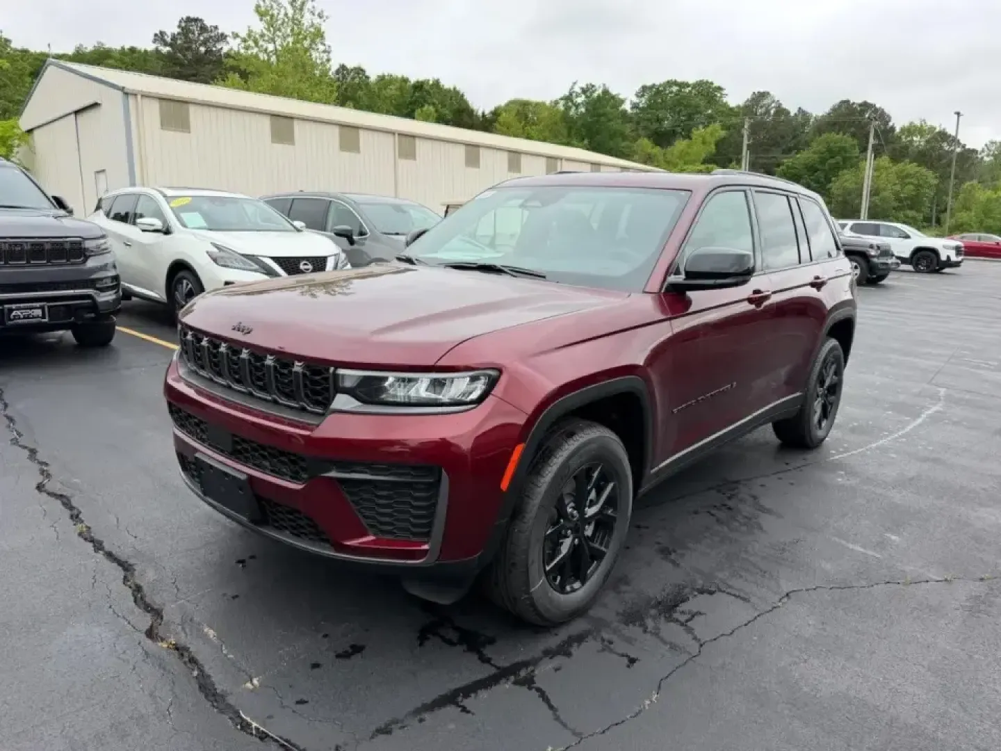 2026 /Global Black Suede Jeep Grand Cherokee Laredo Altitude (1C4RJHAR4TC) with an 2.0L engine, 8A transmission, located at 970 Woodlawn Dr., Farmington, MO, 63640, (573) 431-7800, 37.825642, -90.468674 - Built for families who juggle school drop-offs, long commutes, and weekend getaways to the Ozarks, this **2026 Jeep Grand Cherokee Altitude** is the kind of SUV that makes everyday driving feel like a small upgrade in lifestyle. With just **11 miles**, it's essentially new-ideal for shoppers who wan - Photo#7
