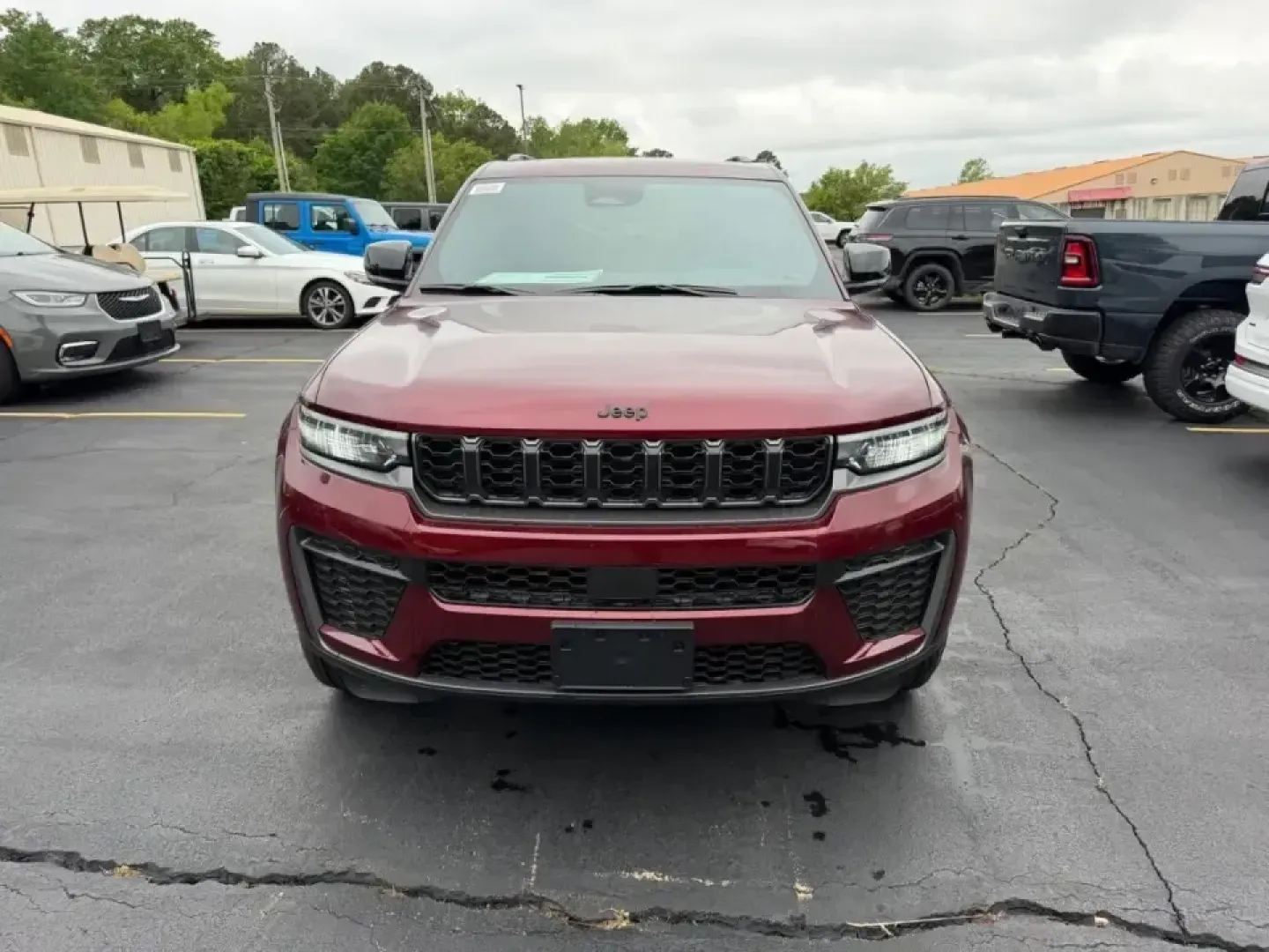 2026 /Global Black Suede Jeep Grand Cherokee Laredo Altitude (1C4RJHAR4TC) with an 2.0L engine, 8A transmission, located at 970 Woodlawn Dr., Farmington, MO, 63640, (573) 431-7800, 37.825642, -90.468674 - Built for families who juggle school drop-offs, long commutes, and weekend getaways to the Ozarks, this **2026 Jeep Grand Cherokee Altitude** is the kind of SUV that makes everyday driving feel like a small upgrade in lifestyle. With just **11 miles**, it's essentially new-ideal for shoppers who wan - Photo#8