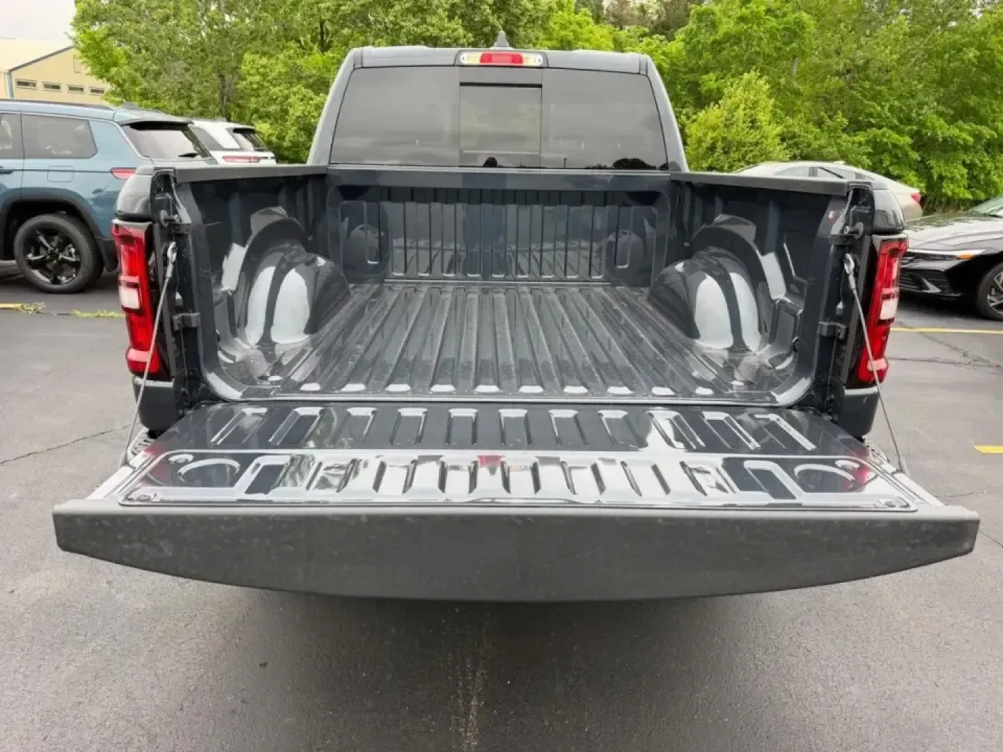 2026 /Diesel Gray/Black Cloth Ram 1500 Warlock (1C6SRFGT9TN) with an 5.7L engine, 8A transmission, located at 970 Woodlawn Dr., Farmington, MO, 63640, (573) 431-7800, 37.825642, -90.468674 - Whether you're hauling supplies to a job site off Highway 67, towing the boat for a weekend at St. Joe State Park, or simply want a confident daily driver for Missouri backroads, this 2026 Ram 1500 Express is built for real life in and around Farmington. With just 5 miles on the odometer, it deliver - Photo#4