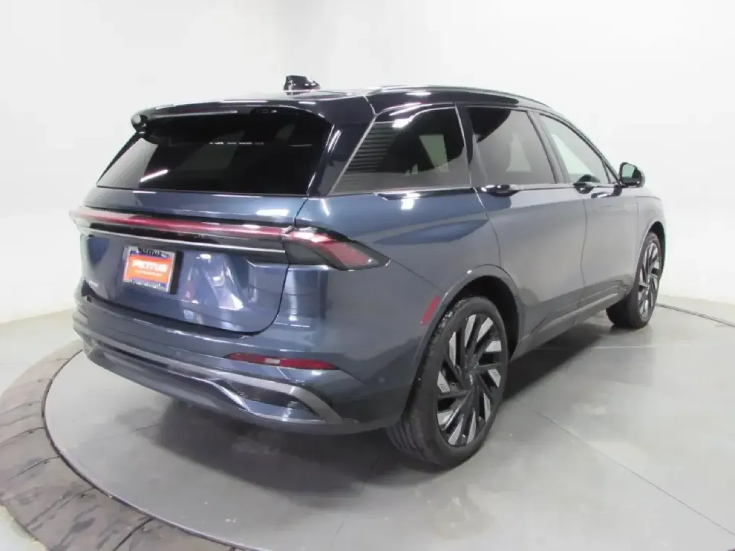 2024 /Black Onyx Lincoln Nautilus Reserve (5LMPJ8K43RJ) with an 2.0L L4 DOHC 16V HYBRID engine, 6A transmission, located at 12836 Highway 21, De Soto, MO, 63020, (636) 337-7777, 38.151867, -90.575615 - Make every day feel like a first-class getaway-whether you're commuting from De Soto to St. Louis, shuttling the kids to activities, or escaping for a weekend at Washington State Park. This 2024 Lincoln Nautilus Reserve Hybrid is the kind of SUV that fits real life: quiet, confident in all weather, - Photo#6