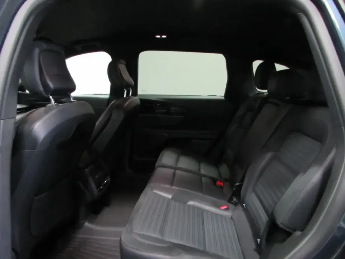 2024 /Black Onyx Lincoln Nautilus Reserve (5LMPJ8K43RJ) with an 2.0L L4 DOHC 16V HYBRID engine, 6A transmission, located at 12836 Highway 21, De Soto, MO, 63020, (636) 337-7777, 38.151867, -90.575615 - Make every day feel like a first-class getaway-whether you're commuting from De Soto to St. Louis, shuttling the kids to activities, or escaping for a weekend at Washington State Park. This 2024 Lincoln Nautilus Reserve Hybrid is the kind of SUV that fits real life: quiet, confident in all weather, - Photo#14