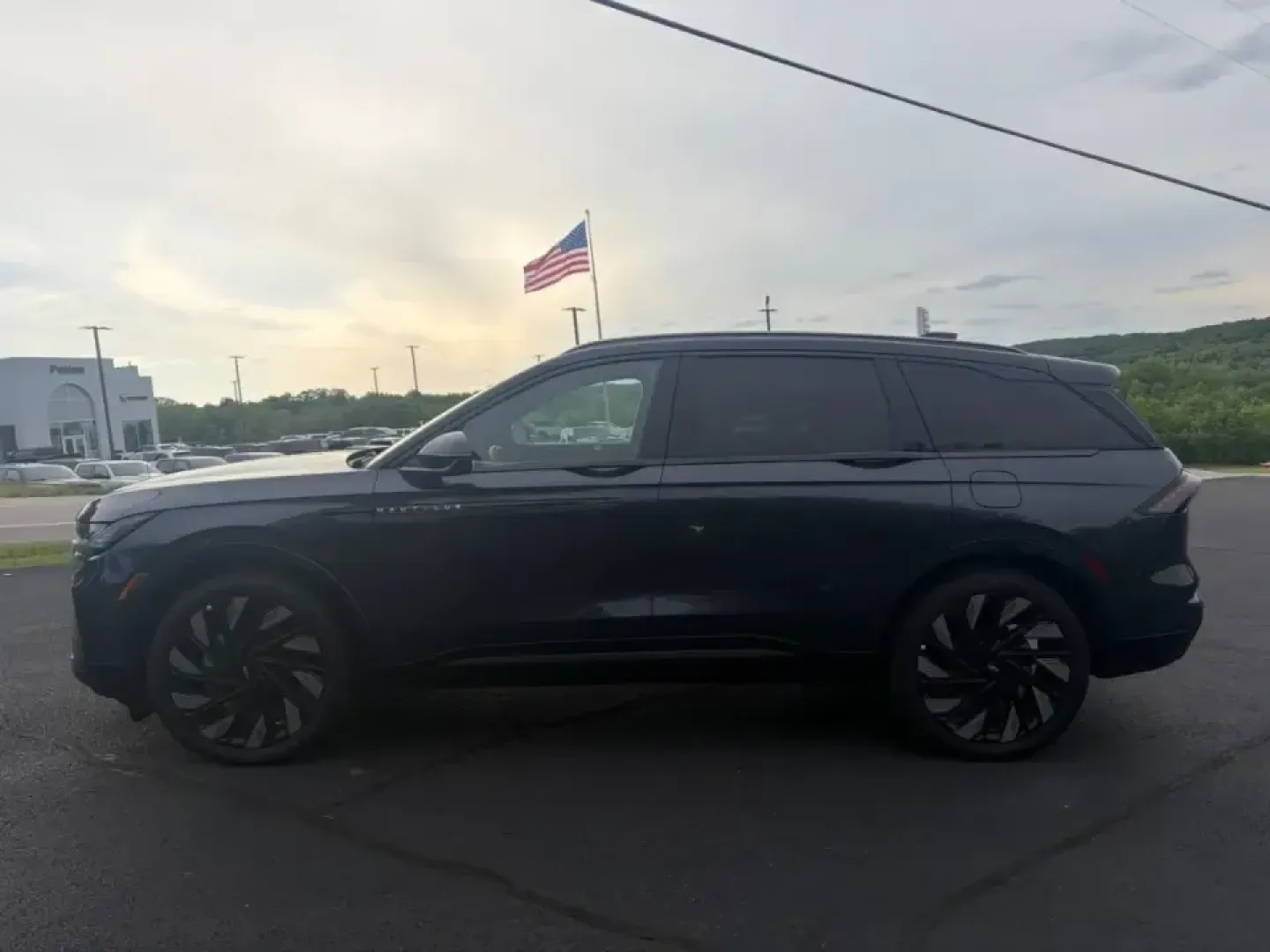 2024 /Black Onyx Lincoln Nautilus Reserve (5LMPJ8K43RJ) with an 2.0L L4 DOHC 16V HYBRID engine, 6A transmission, located at 12836 Highway 21, De Soto, MO, 63020, (636) 337-7777, 38.151867, -90.575615 - Make every day feel like a first-class getaway-whether you're commuting from De Soto to St. Louis, shuttling the kids to activities, or escaping for a weekend at Washington State Park. This 2024 Lincoln Nautilus Reserve Hybrid is the kind of SUV that fits real life: quiet, confident in all weather, - Photo#1