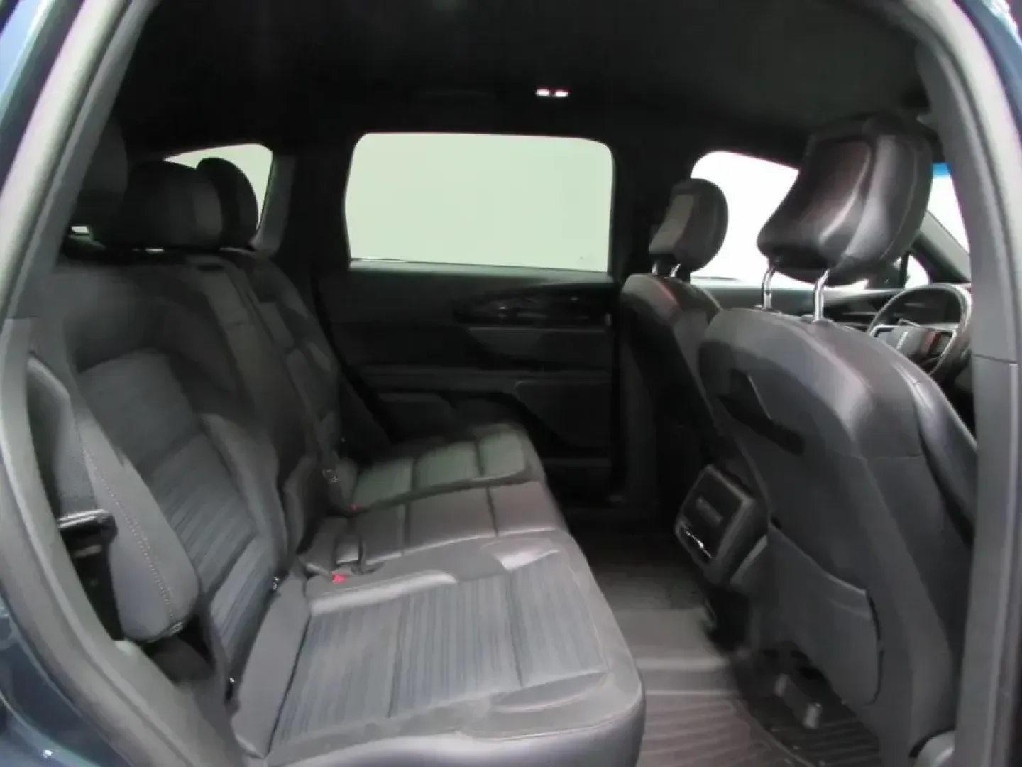 2024 /Black Onyx Lincoln Nautilus Reserve (5LMPJ8K43RJ) with an 2.0L L4 DOHC 16V HYBRID engine, 6A transmission, located at 12836 Highway 21, De Soto, MO, 63020, (636) 337-7777, 38.151867, -90.575615 - Make every day feel like a first-class getaway-whether you're commuting from De Soto to St. Louis, shuttling the kids to activities, or escaping for a weekend at Washington State Park. This 2024 Lincoln Nautilus Reserve Hybrid is the kind of SUV that fits real life: quiet, confident in all weather, - Photo#18