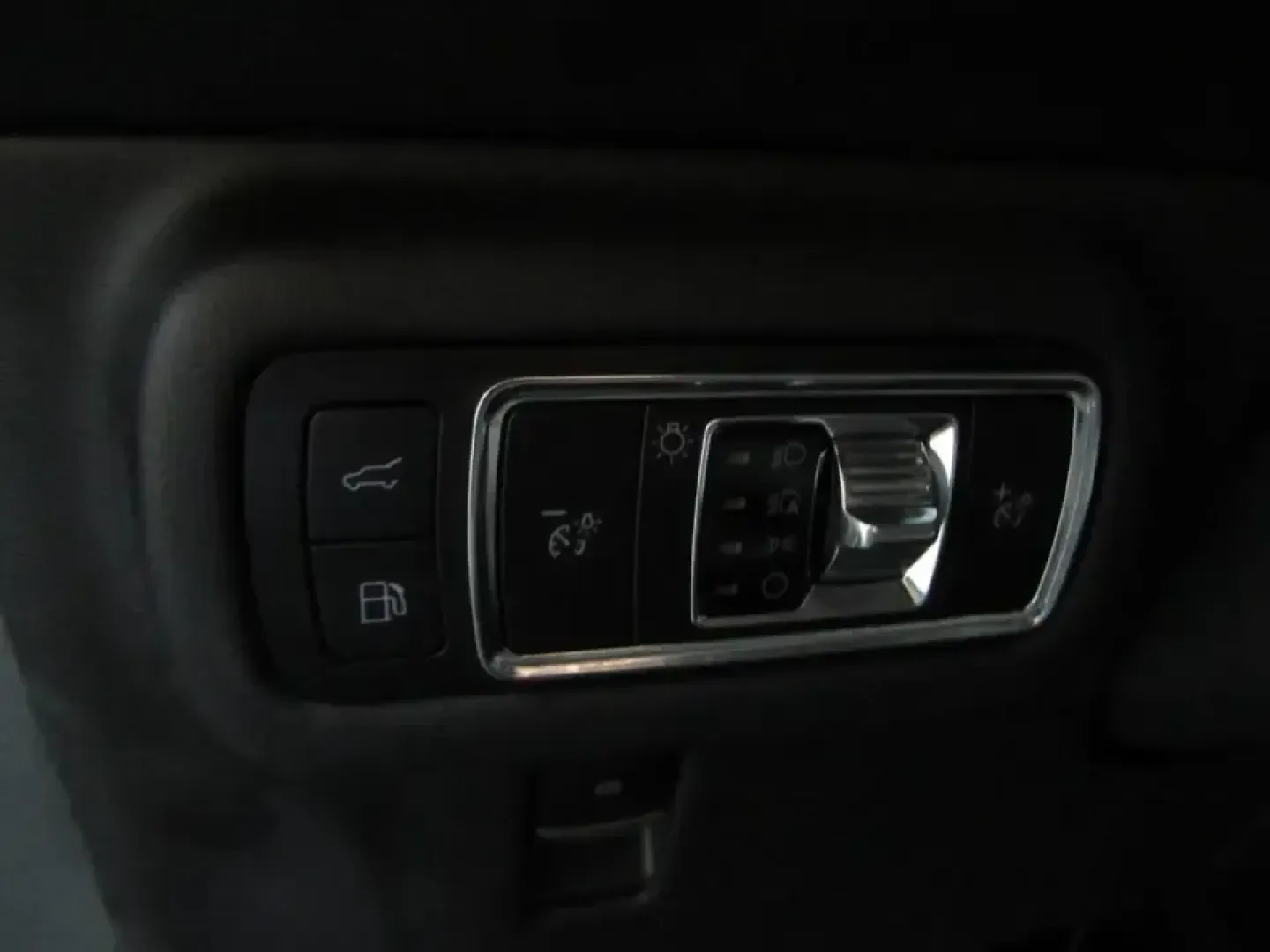 2024 /Black Onyx Lincoln Nautilus Reserve (5LMPJ8K43RJ) with an 2.0L L4 DOHC 16V HYBRID engine, 6A transmission, located at 12836 Highway 21, De Soto, MO, 63020, (636) 337-7777, 38.151867, -90.575615 - Make every day feel like a first-class getaway-whether you're commuting from De Soto to St. Louis, shuttling the kids to activities, or escaping for a weekend at Washington State Park. This 2024 Lincoln Nautilus Reserve Hybrid is the kind of SUV that fits real life: quiet, confident in all weather, - Photo#22