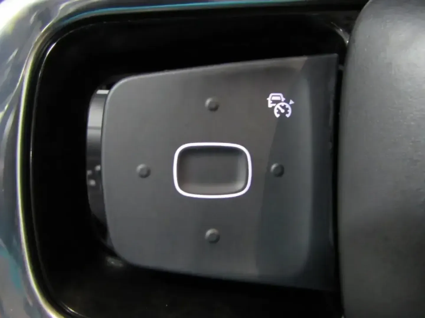 2024 /Black Onyx Lincoln Nautilus Reserve (5LMPJ8K43RJ) with an 2.0L L4 DOHC 16V HYBRID engine, 6A transmission, located at 12836 Highway 21, De Soto, MO, 63020, (636) 337-7777, 38.151867, -90.575615 - Make every day feel like a first-class getaway-whether you're commuting from De Soto to St. Louis, shuttling the kids to activities, or escaping for a weekend at Washington State Park. This 2024 Lincoln Nautilus Reserve Hybrid is the kind of SUV that fits real life: quiet, confident in all weather, - Photo#24