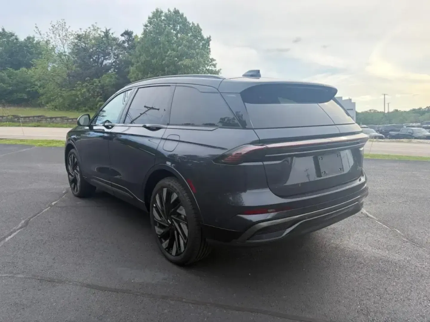 2024 /Black Onyx Lincoln Nautilus Reserve (5LMPJ8K43RJ) with an 2.0L L4 DOHC 16V HYBRID engine, 6A transmission, located at 12836 Highway 21, De Soto, MO, 63020, (636) 337-7777, 38.151867, -90.575615 - Make every day feel like a first-class getaway-whether you're commuting from De Soto to St. Louis, shuttling the kids to activities, or escaping for a weekend at Washington State Park. This 2024 Lincoln Nautilus Reserve Hybrid is the kind of SUV that fits real life: quiet, confident in all weather, - Photo#2