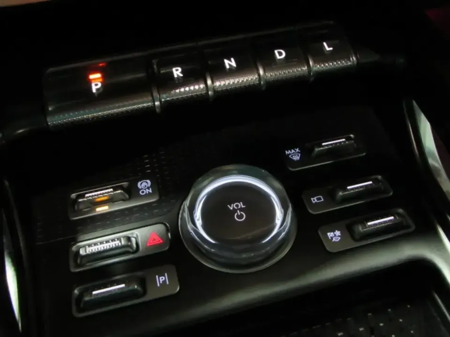 2024 /Black Onyx Lincoln Nautilus Reserve (5LMPJ8K43RJ) with an 2.0L L4 DOHC 16V HYBRID engine, 6A transmission, located at 12836 Highway 21, De Soto, MO, 63020, (636) 337-7777, 38.151867, -90.575615 - Make every day feel like a first-class getaway-whether you're commuting from De Soto to St. Louis, shuttling the kids to activities, or escaping for a weekend at Washington State Park. This 2024 Lincoln Nautilus Reserve Hybrid is the kind of SUV that fits real life: quiet, confident in all weather, - Photo#34