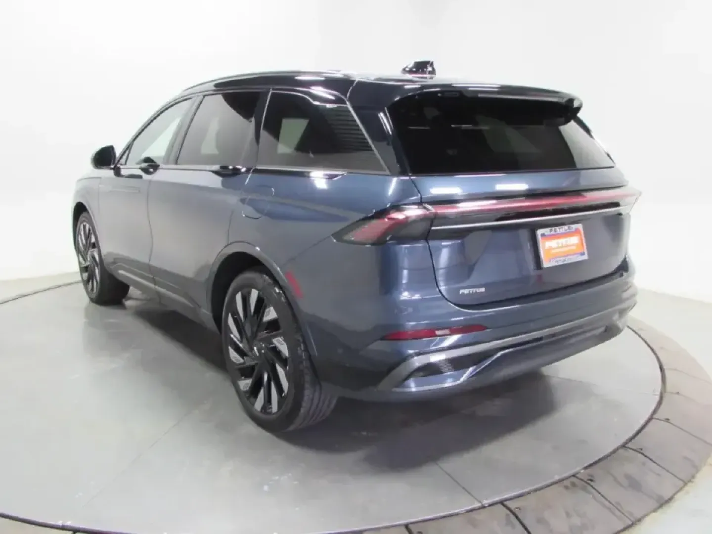 2024 /Black Onyx Lincoln Nautilus Reserve (5LMPJ8K43RJ) with an 2.0L L4 DOHC 16V HYBRID engine, 6A transmission, located at 12836 Highway 21, De Soto, MO, 63020, (636) 337-7777, 38.151867, -90.575615 - Make every day feel like a first-class getaway-whether you're commuting from De Soto to St. Louis, shuttling the kids to activities, or escaping for a weekend at Washington State Park. This 2024 Lincoln Nautilus Reserve Hybrid is the kind of SUV that fits real life: quiet, confident in all weather, - Photo#4