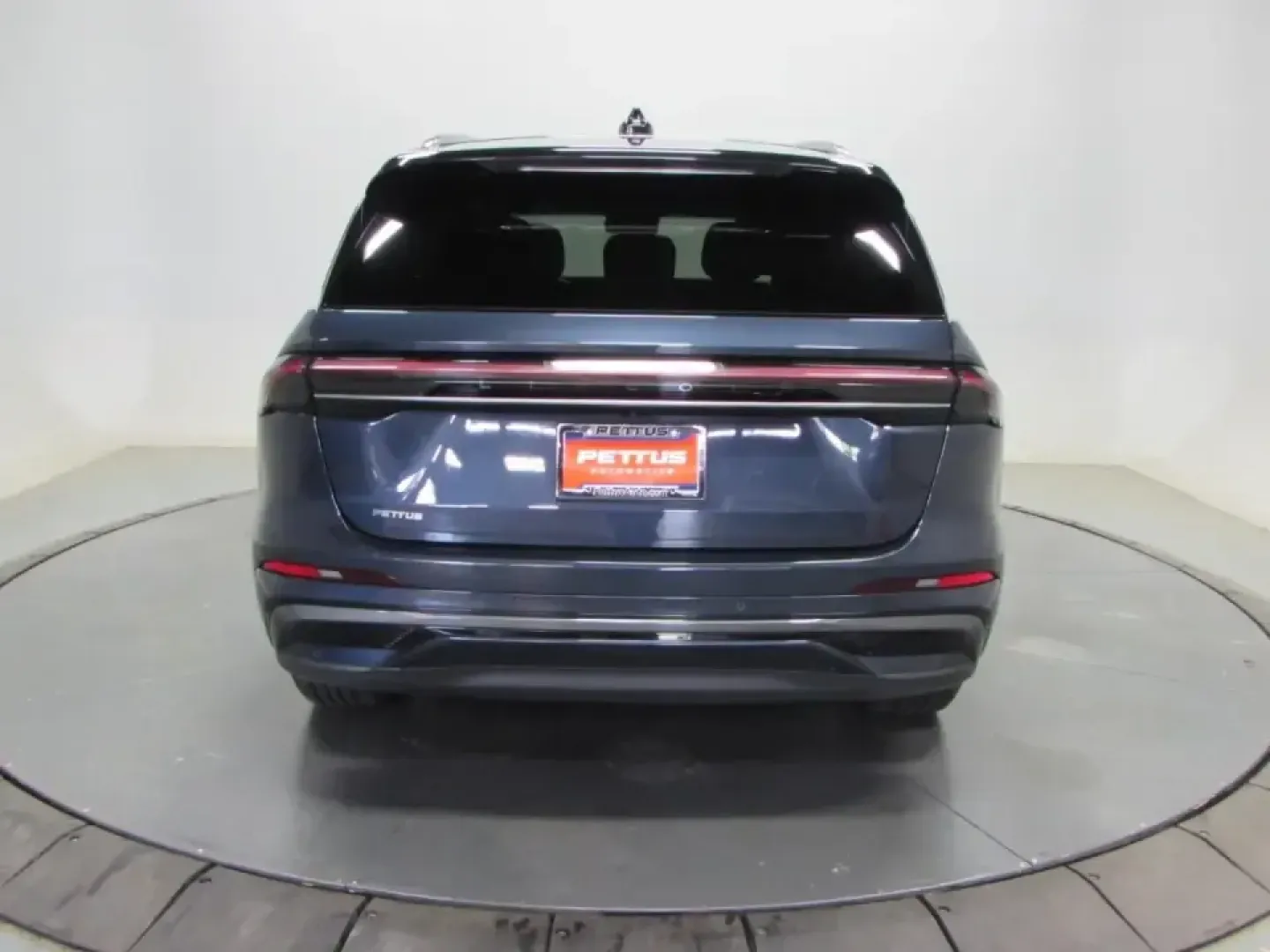 2024 /Black Onyx Lincoln Nautilus Reserve (5LMPJ8K43RJ) with an 2.0L L4 DOHC 16V HYBRID engine, 6A transmission, located at 12836 Highway 21, De Soto, MO, 63020, (636) 337-7777, 38.151867, -90.575615 - Make every day feel like a first-class getaway-whether you're commuting from De Soto to St. Louis, shuttling the kids to activities, or escaping for a weekend at Washington State Park. This 2024 Lincoln Nautilus Reserve Hybrid is the kind of SUV that fits real life: quiet, confident in all weather, - Photo#5