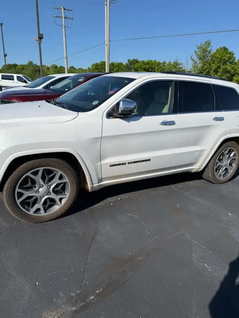 2019 /Light Frost/Brown Jeep Grand Cherokee Overland (1C4RJFCG7KC) with an 3.6L V6 DOHC 24V engine, 8A transmission, located at 12830 Highway 21, De Soto, MO, 63020, (636) 337-7777, 38.153099, -90.573624 - If your weekends bounce between school drop-offs, I55 commutes, and spontaneous getaways to the Ozarks, this 2019 Jeep Grand Cherokee Overland 4WD is built for that do-it-all lifestyle-refined enough for date night in De Soto, tough enough for gravel roads, and comfortable enough for long highway mi - Photo#1