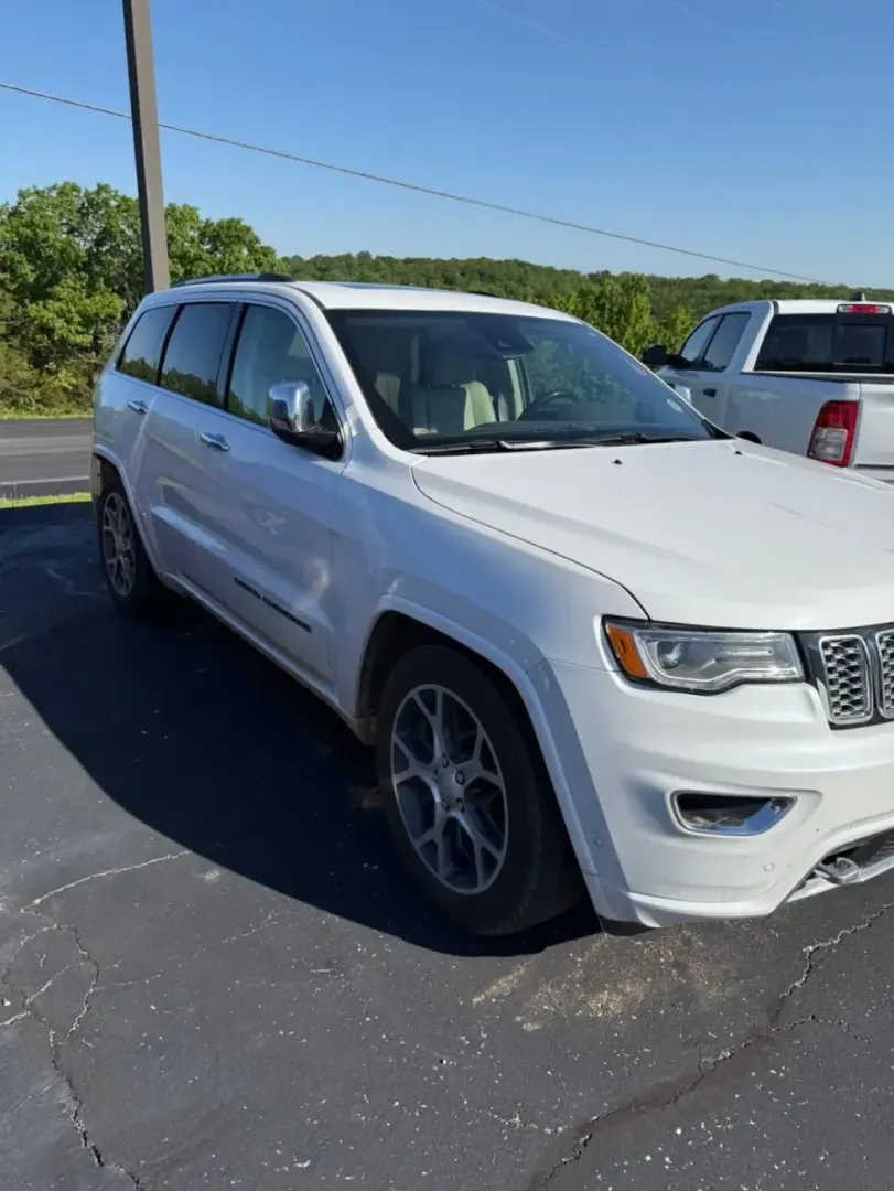 2019 /Light Frost/Brown Jeep Grand Cherokee Overland (1C4RJFCG7KC) with an 3.6L V6 DOHC 24V engine, 8A transmission, located at 12830 Highway 21, De Soto, MO, 63020, (636) 337-7777, 38.153099, -90.573624 - If your weekends bounce between school drop-offs, I55 commutes, and spontaneous getaways to the Ozarks, this 2019 Jeep Grand Cherokee Overland 4WD is built for that do-it-all lifestyle-refined enough for date night in De Soto, tough enough for gravel roads, and comfortable enough for long highway mi - Photo#2
