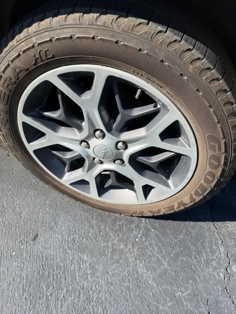 2019 /Light Frost/Brown Jeep Grand Cherokee Overland (1C4RJFCG7KC) with an 3.6L V6 DOHC 24V engine, 8A transmission, located at 12830 Highway 21, De Soto, MO, 63020, (636) 337-7777, 38.153099, -90.573624 - If your weekends bounce between school drop-offs, I55 commutes, and spontaneous getaways to the Ozarks, this 2019 Jeep Grand Cherokee Overland 4WD is built for that do-it-all lifestyle-refined enough for date night in De Soto, tough enough for gravel roads, and comfortable enough for long highway mi - Photo#4