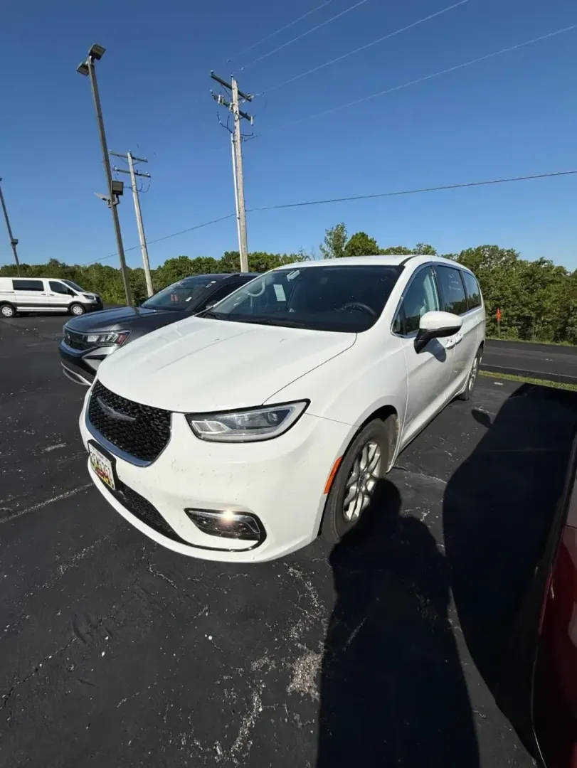 2023 /Black Chrysler Pacifica Limited (2C4RC1GG1PR) with an 3.6L V6 DOHC 24V engine, Automatic transmission, located at 12830 Highway 21, De Soto, MO, 63020, (636) 337-7777, 38.153099, -90.573624 - Road trips to the Ozarks, school drop-offs, and everyday commuting feel easier when you have a minivan that's built for real life-not just the brochure. This **2023 Chrysler Pacifica Limited** in **White** is the kind of family-ready ride that keeps everyone comfortable on I-55, confident in traffic - Photo#0