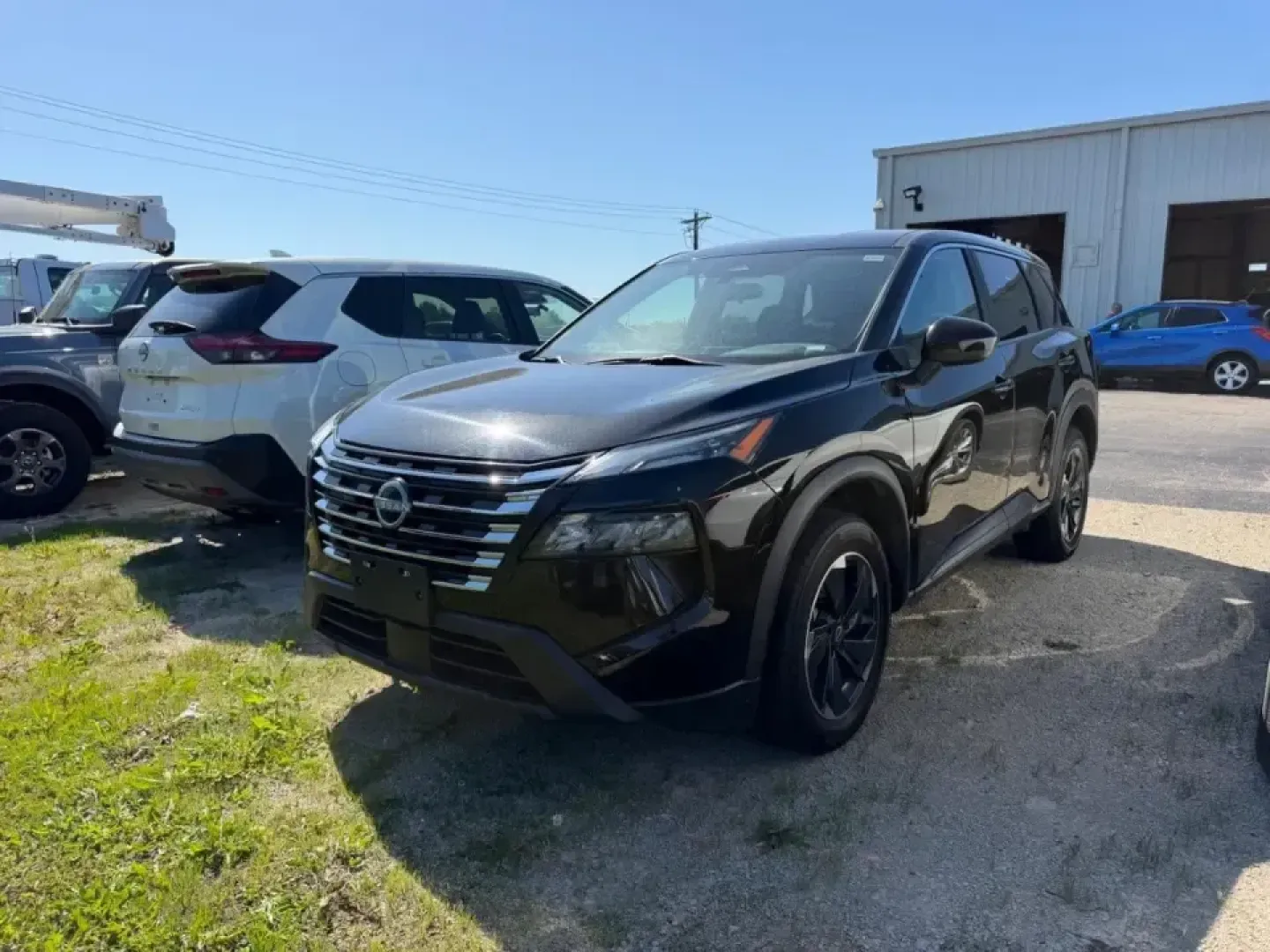 2024 Nissan Rogue SV (5N1BT3BB7RC) with an 1.5L DOHC 12-Valve 3-Cylinder DI Turbo engine, Automatic transmission, located at 141 Commercial Dr, Fredericktown, MO, 63645, (573) 783-6432, 37.570087, -90.320648 - Ready for a life that doesn't pause for weather, school drop-offs, or weekend getaways? This **2024 Nissan Rogue SV AWD** is built for real-world Missouri driving-whether you're commuting before sunrise, packing up for a day at **St. Francois State Park**, or heading out on **US-67** for a family vi - Photo#0