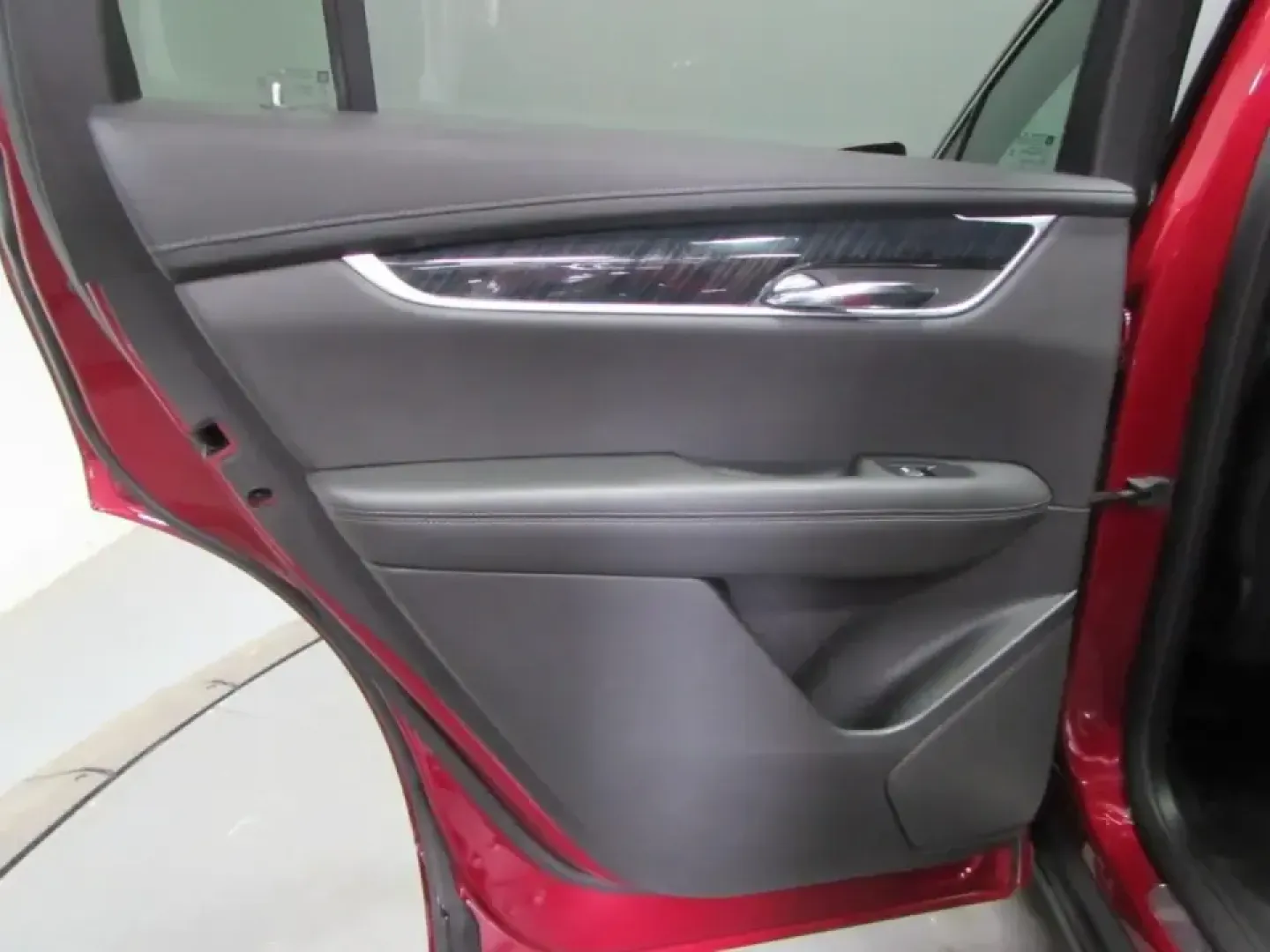 2020 /Black Cadillac XT6 Premium Luxury (1GYKPCRS4LZ) with an 3.6L V6 DOHC 24V engine, Automatic transmission, located at 12830 Highway 21, De Soto, MO, 63020, (636) 337-7777, 38.153099, -90.573624 - Road-trip ready comfort with third-row flexibility-this 2020 Cadillac XT6 Premium Luxury is built for families, busy professionals, and anyone who wants a refined SUV that can handle weekday carpools and weekend getaways with equal ease. Picture loading up for a day at Washington State Park, catchin - Photo#13