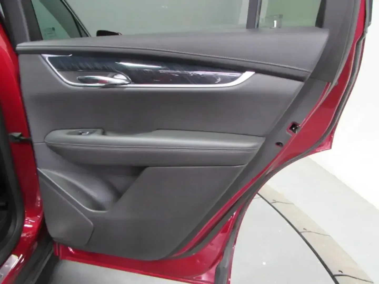 2020 /Black Cadillac XT6 Premium Luxury (1GYKPCRS4LZ) with an 3.6L V6 DOHC 24V engine, Automatic transmission, located at 12830 Highway 21, De Soto, MO, 63020, (636) 337-7777, 38.153099, -90.573624 - Road-trip ready comfort with third-row flexibility-this 2020 Cadillac XT6 Premium Luxury is built for families, busy professionals, and anyone who wants a refined SUV that can handle weekday carpools and weekend getaways with equal ease. Picture loading up for a day at Washington State Park, catchin - Photo#18