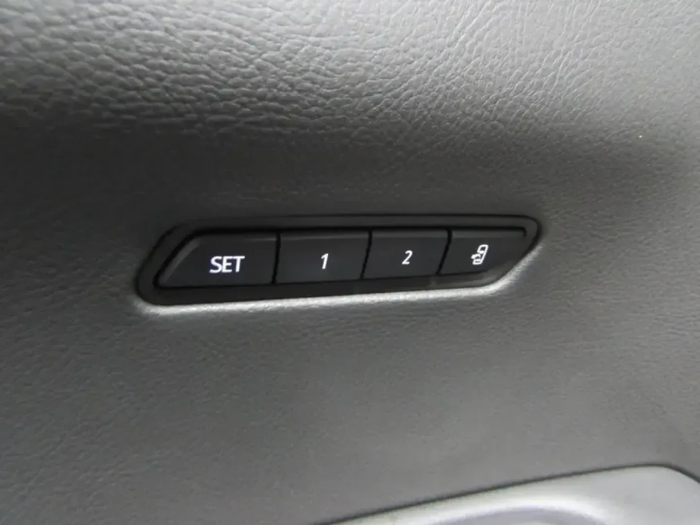 2020 /Black Cadillac XT6 Premium Luxury (1GYKPCRS4LZ) with an 3.6L V6 DOHC 24V engine, Automatic transmission, located at 12830 Highway 21, De Soto, MO, 63020, (636) 337-7777, 38.153099, -90.573624 - Road-trip ready comfort with third-row flexibility-this 2020 Cadillac XT6 Premium Luxury is built for families, busy professionals, and anyone who wants a refined SUV that can handle weekday carpools and weekend getaways with equal ease. Picture loading up for a day at Washington State Park, catchin - Photo#22