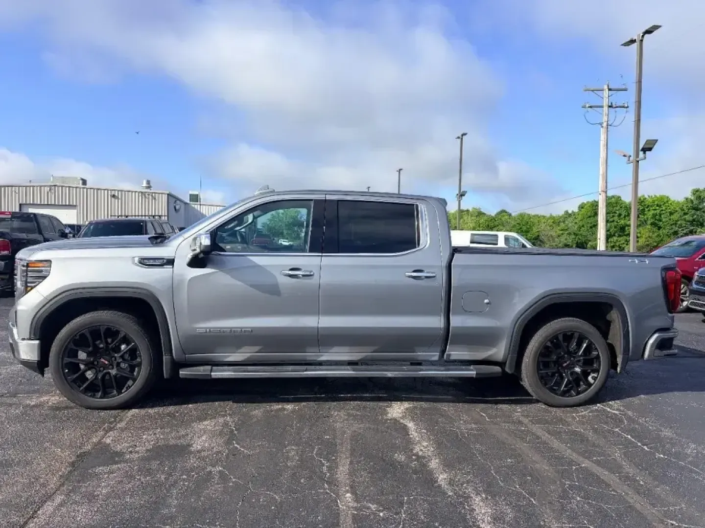 2025 /Black GMC Sierra 1500 SLT (3GTUUDED5SG) with an 5.3L V8 OHV 16V engine, 6A transmission, located at 12830 Highway 21, De Soto, MO, 63020, (636) 337-7777, 38.153099, -90.573624 - Weekend projects, lake days, and long highway runs through Jefferson County feel a whole lot easier when you're driving a truck that can do it all. This **2025 GMC Sierra 1500 SLT 4WD** is built for the De Soto lifestyle-whether you're hauling supplies to a job site, loading up for a family road tri - Photo#1