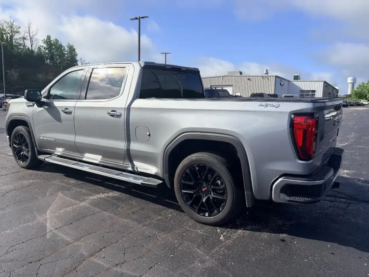 2025 /Black GMC Sierra 1500 SLT (3GTUUDED5SG) with an 5.3L V8 OHV 16V engine, 6A transmission, located at 12830 Highway 21, De Soto, MO, 63020, (636) 337-7777, 38.153099, -90.573624 - Weekend projects, lake days, and long highway runs through Jefferson County feel a whole lot easier when you're driving a truck that can do it all. This **2025 GMC Sierra 1500 SLT 4WD** is built for the De Soto lifestyle-whether you're hauling supplies to a job site, loading up for a family road tri - Photo#2