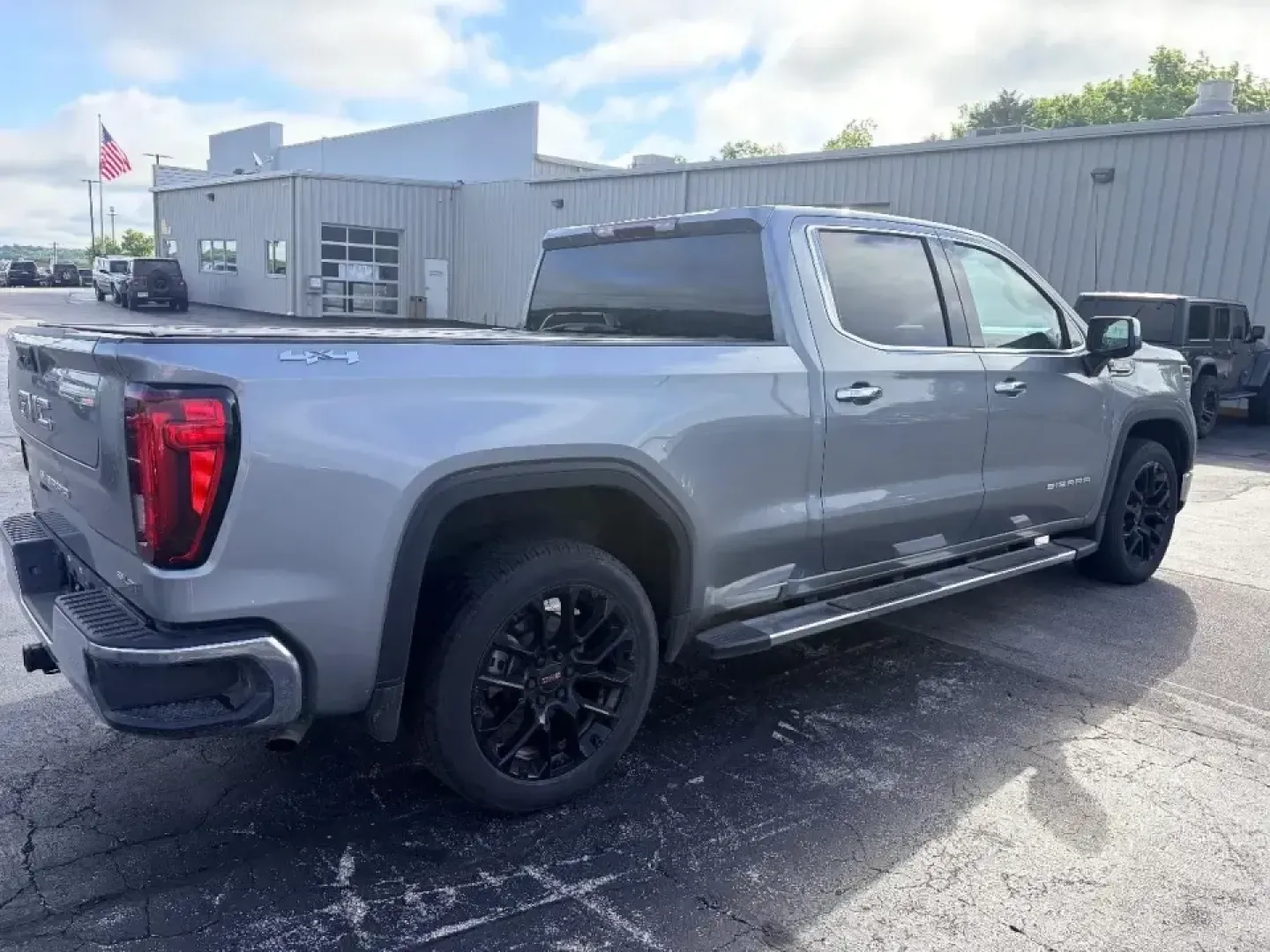 2025 /Black GMC Sierra 1500 SLT (3GTUUDED5SG) with an 5.3L V8 OHV 16V engine, 6A transmission, located at 12830 Highway 21, De Soto, MO, 63020, (636) 337-7777, 38.153099, -90.573624 - Weekend projects, lake days, and long highway runs through Jefferson County feel a whole lot easier when you're driving a truck that can do it all. This **2025 GMC Sierra 1500 SLT 4WD** is built for the De Soto lifestyle-whether you're hauling supplies to a job site, loading up for a family road tri - Photo#3