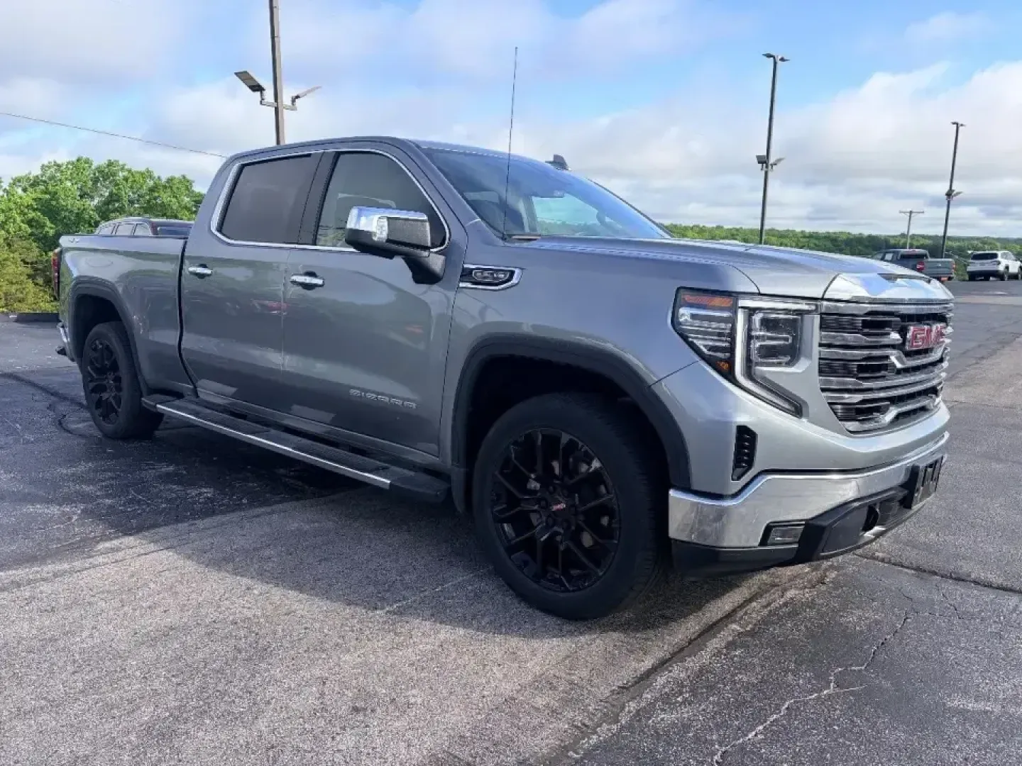 2025 /Black GMC Sierra 1500 SLT (3GTUUDED5SG) with an 5.3L V8 OHV 16V engine, 6A transmission, located at 12830 Highway 21, De Soto, MO, 63020, (636) 337-7777, 38.153099, -90.573624 - Weekend projects, lake days, and long highway runs through Jefferson County feel a whole lot easier when you're driving a truck that can do it all. This **2025 GMC Sierra 1500 SLT 4WD** is built for the De Soto lifestyle-whether you're hauling supplies to a job site, loading up for a family road tri - Photo#4