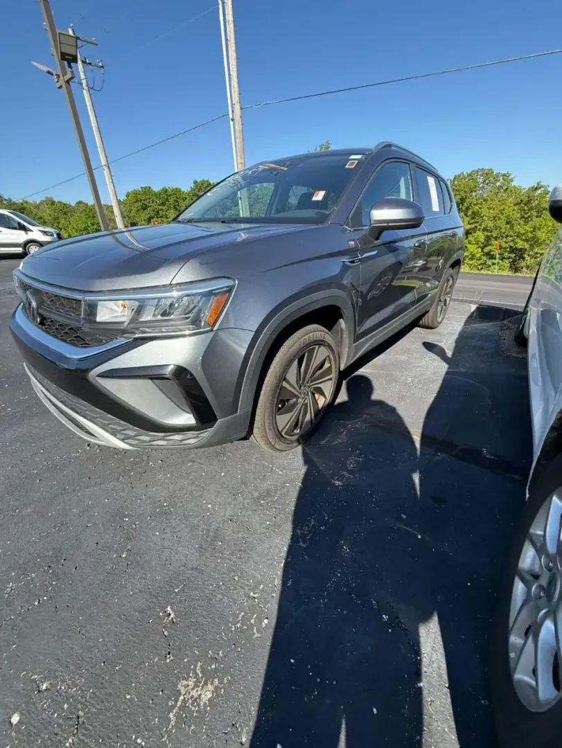 2024 Volkswagen Taos 1.5T SE (3VVUX7B23RM) with an 1.5L L4 SFI DOHC 16V engine, Automatic transmission, located at 12830 Highway 21, De Soto, MO, 63020, (636) 337-7777, 38.153099, -90.573624 - If your weeks are packed with school drop-offs, long commutes into St. Louis County, and the occasional weekend escape down scenic Highway 21, this 2024 Volkswagen Taos 1.5T SE AWD is the kind of SUV that fits real life-easy to park, confident in bad weather, and efficient enough to keep road trips - Photo#0