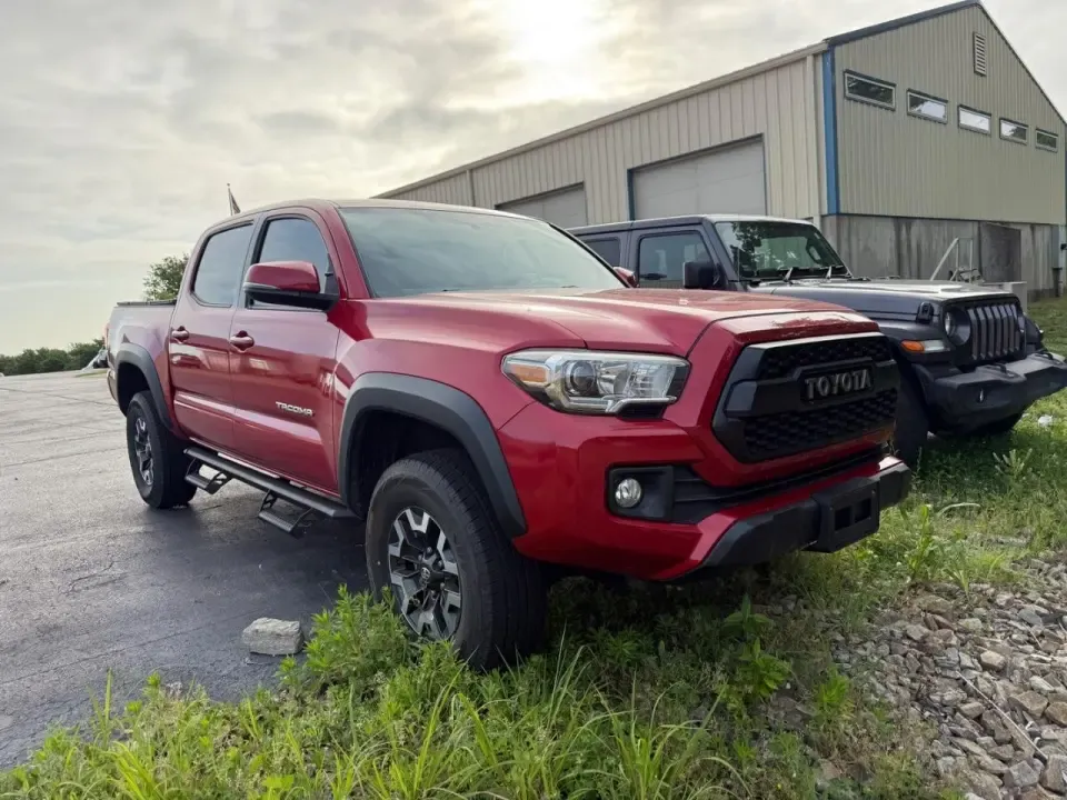 photo of 2017 Toyota Tacoma TRD Off-Road V6