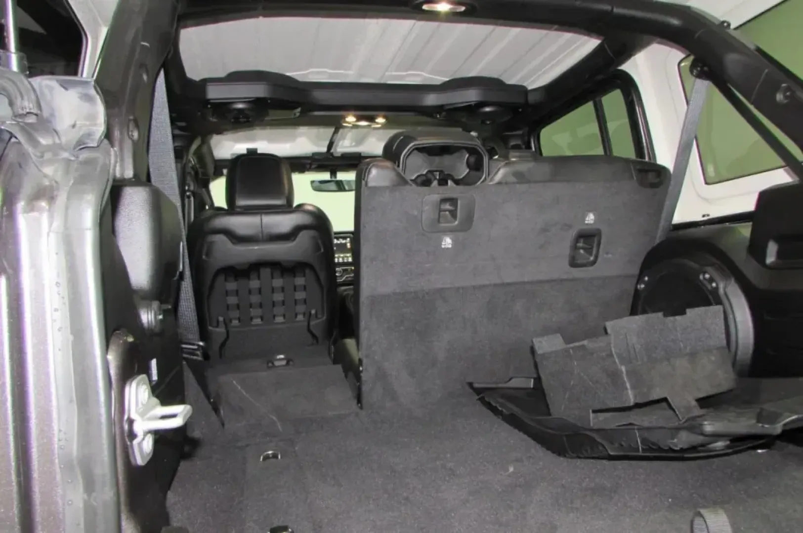 2021 /Black Leather Jeep Wrangler Unlimited Rubicon (1C4HJXFNXMW) with an Other engine, located at 12830 Highway 21, De Soto, MO, 63020, (636) 337-7777, 38.153099, -90.573624 - **Adventure Awaits with the 2021 Jeep Wrangler Unlimited Rubicon at Pettus CDJR DeSoto!** <br /> <br /> If you're looking for a vehicle that perfectly complements your adventurous lifestyle, look no further than this stunning 2021 Jeep Wrangler Unlimited Rubicon. Whether you're navigating the rugged - Photo#31